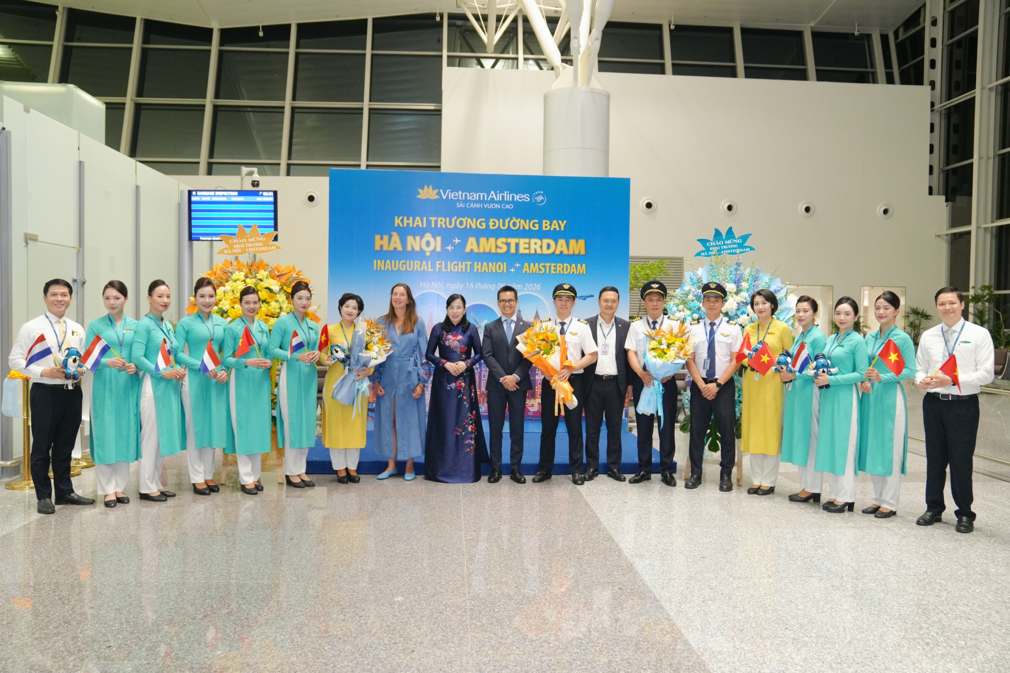 Vietnam Airlines anh 1