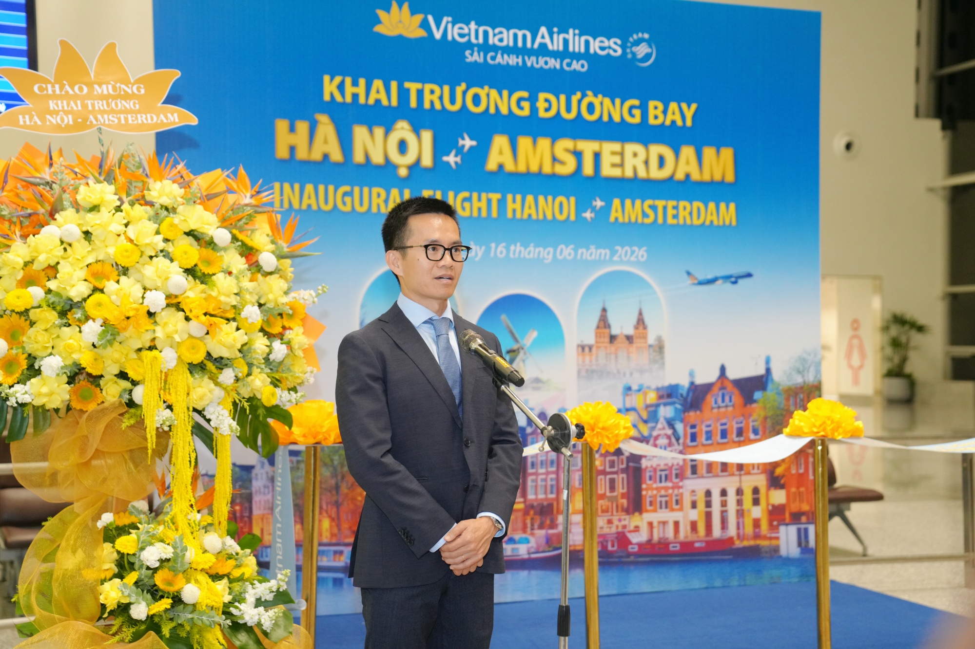 Vietnam Airlines anh 2