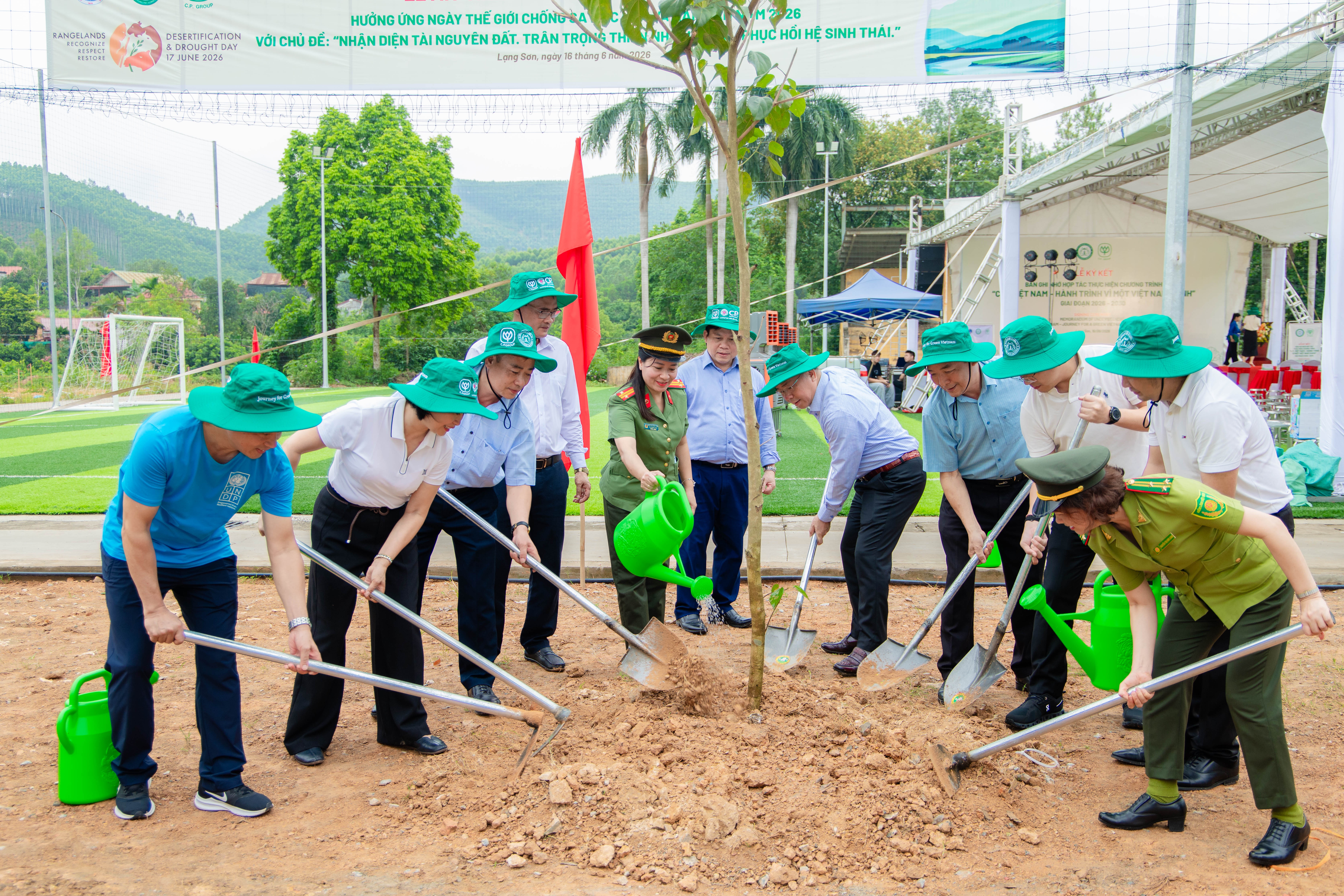 C.P. Viet Nam anh 2