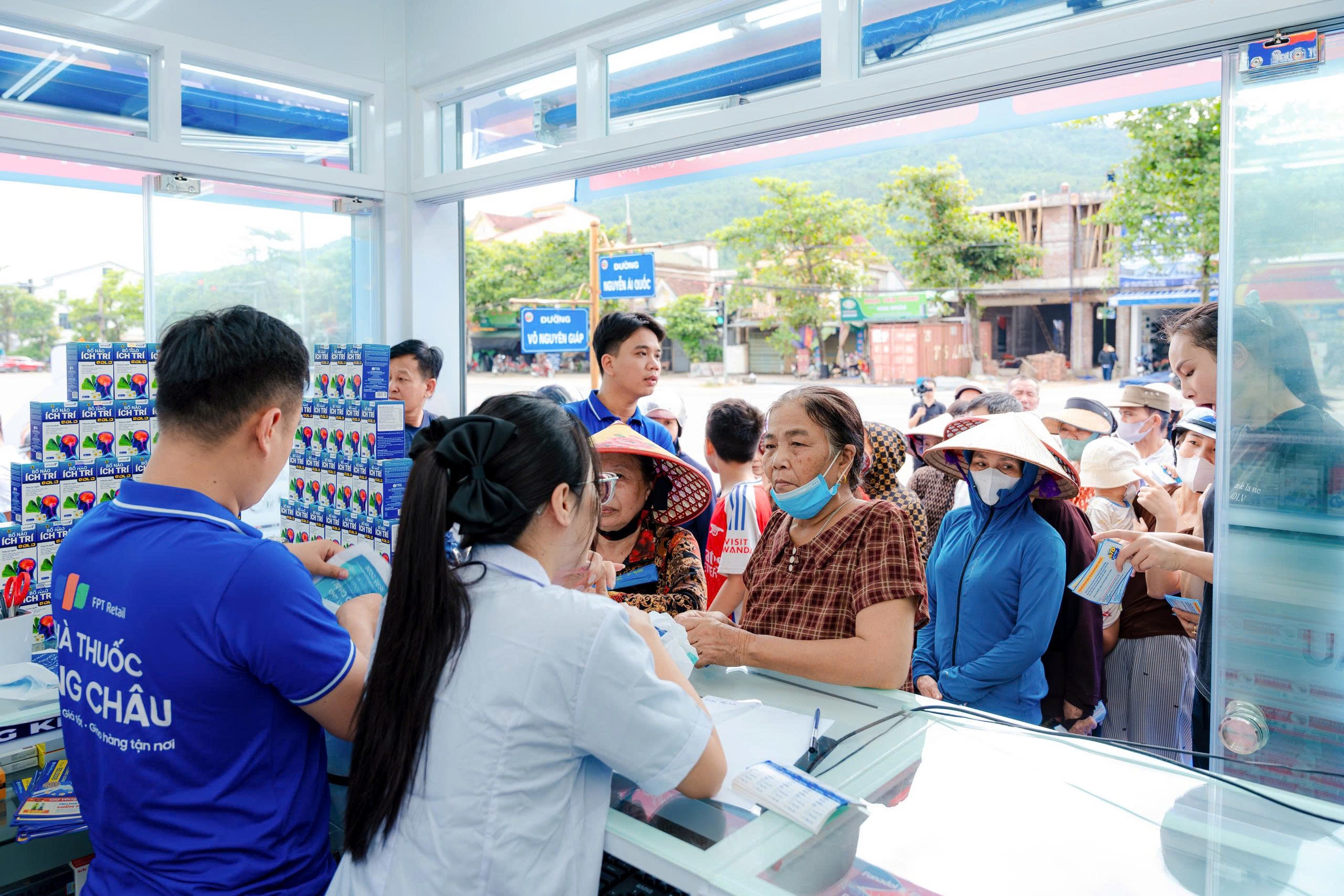 Long Chau anh 2