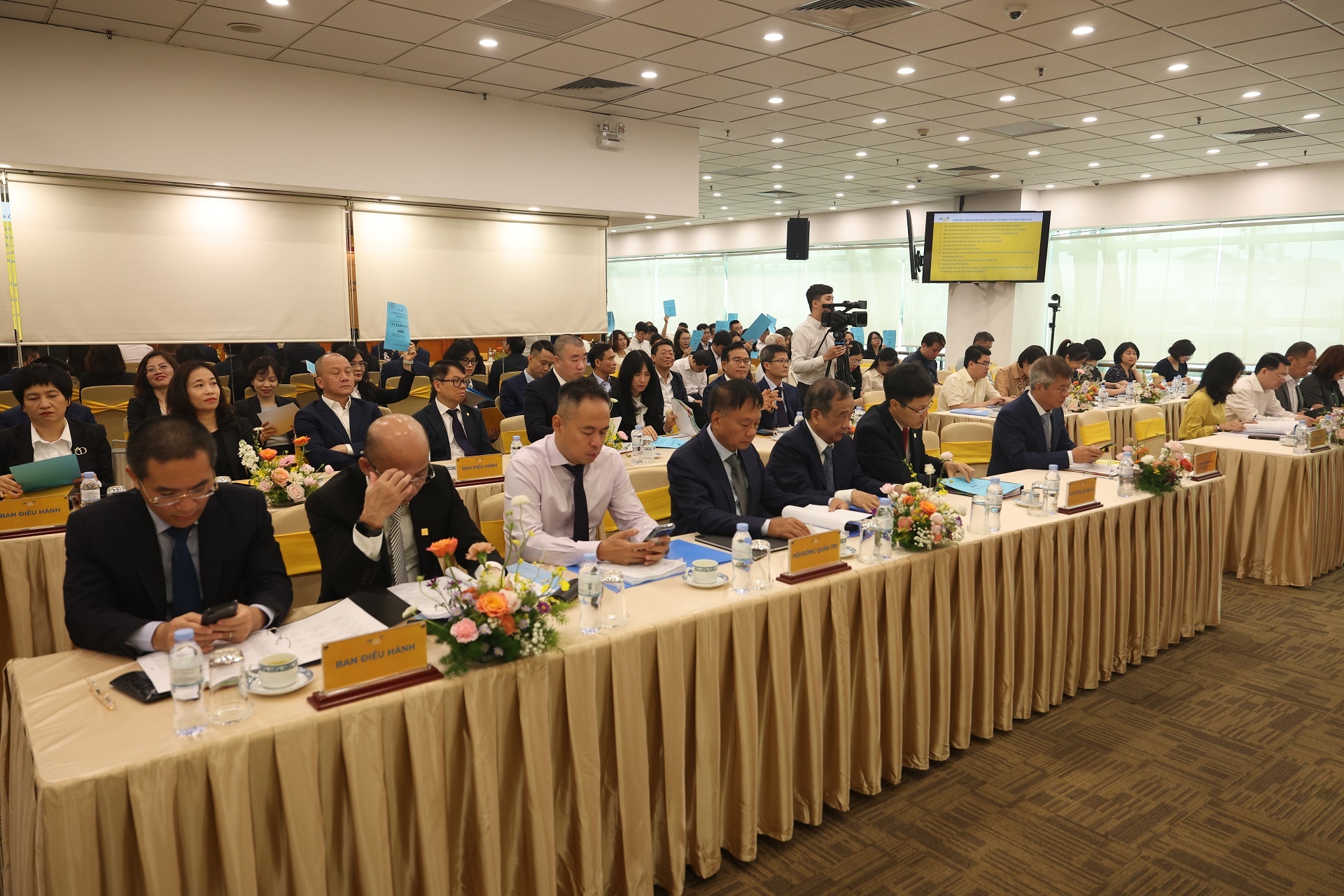 PvcomBank anh 1