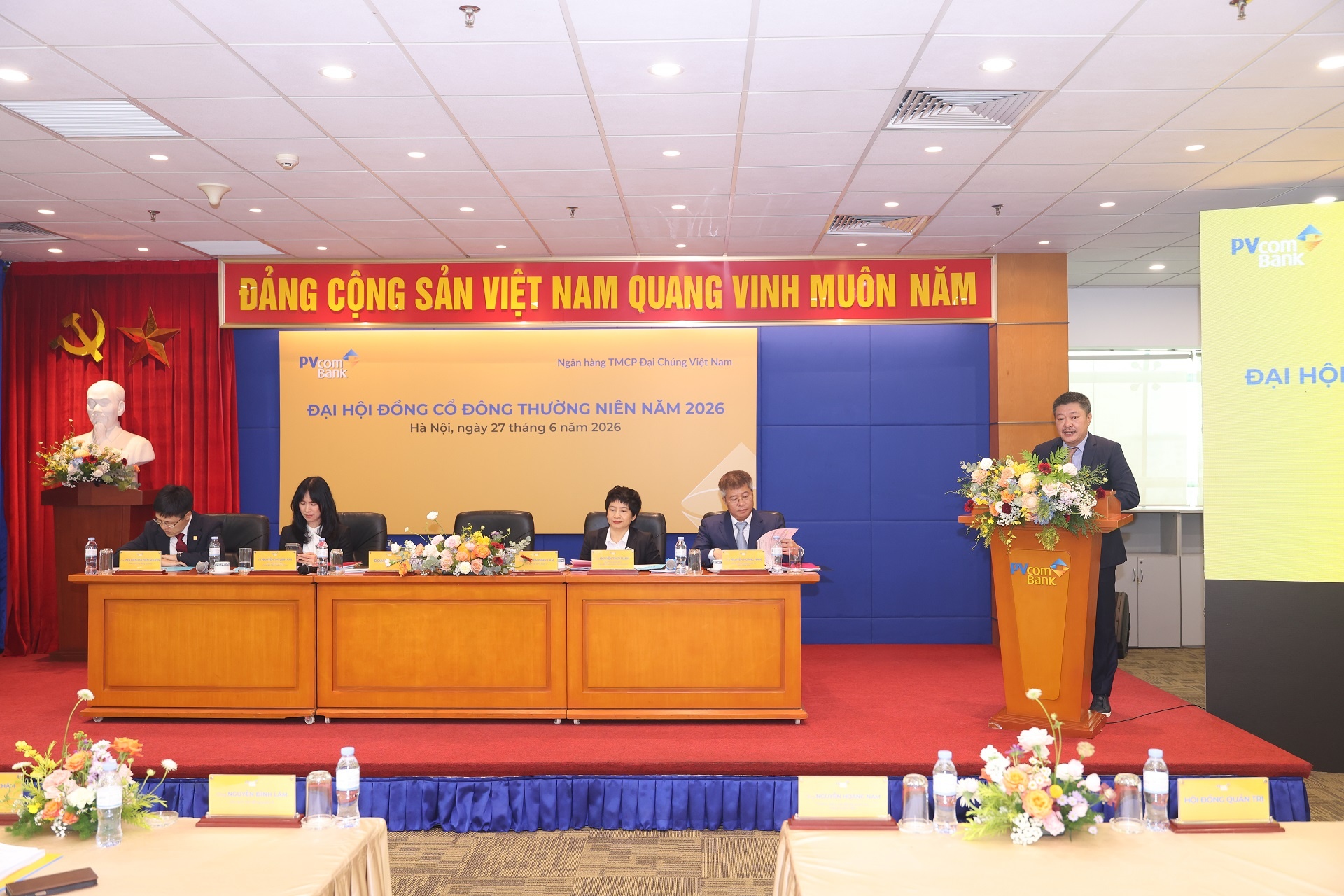 PvcomBank anh 3