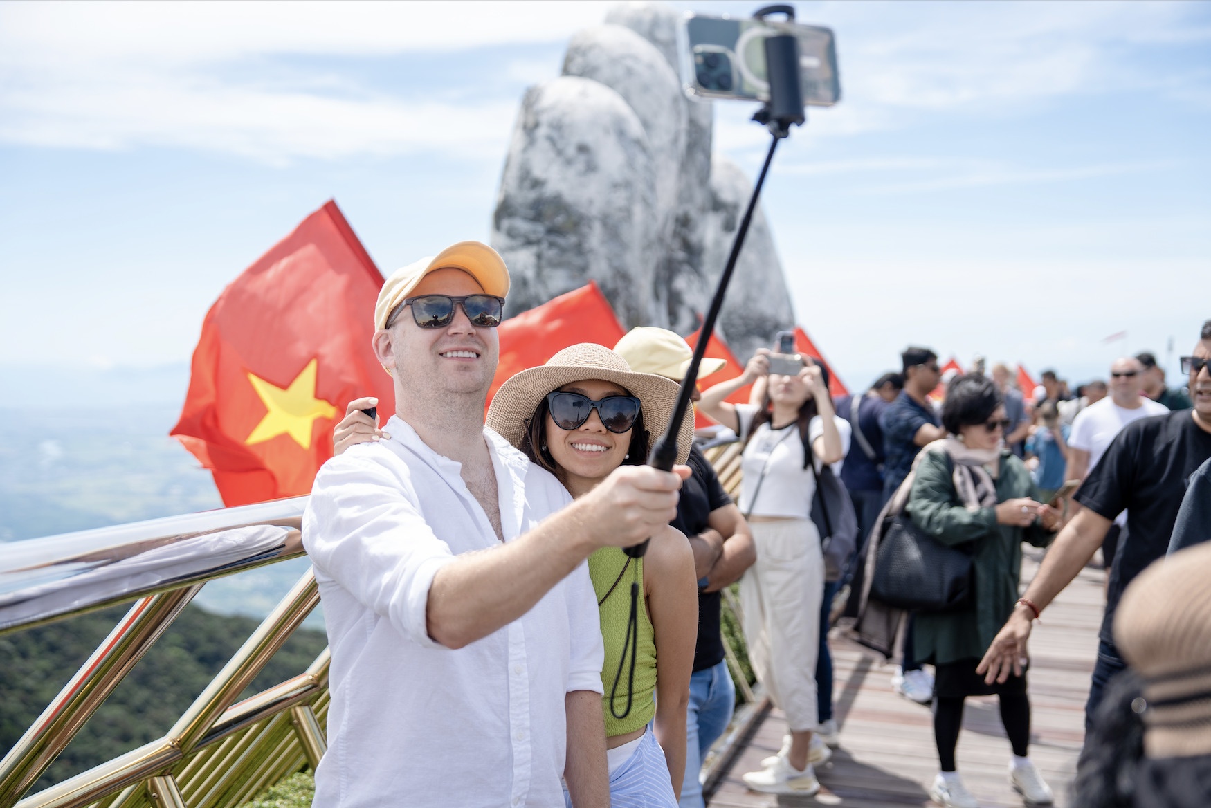 Tap chi My ly giai nguyen nhan du lich Viet Nam but toc o Dong Nam A hinh anh