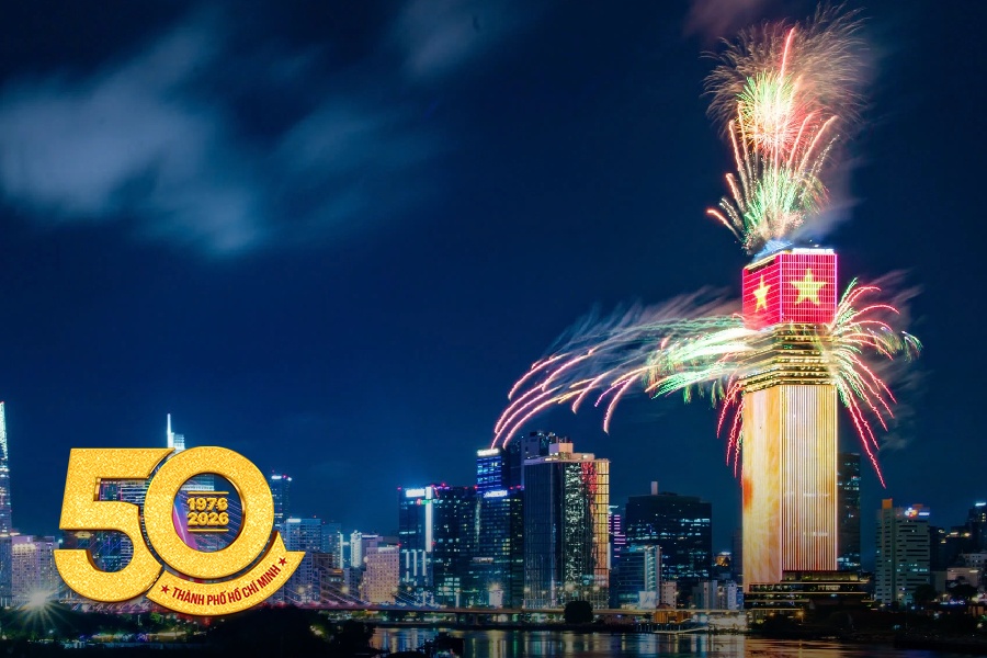 Ngam phao hoa tu Saigon Marina IFC dip 50 nam thanh pho mang ten Bac hinh anh
