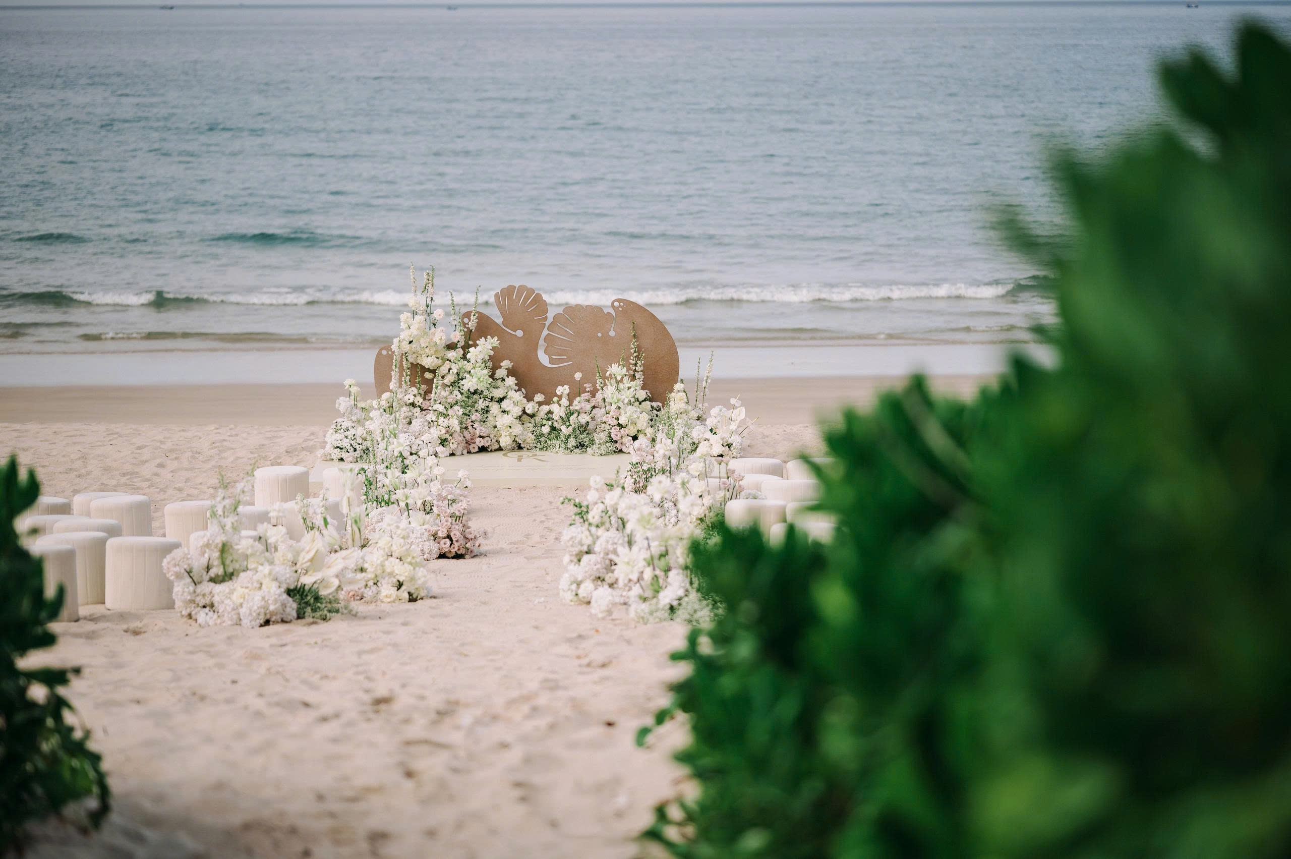 Radisson Blu Resort Cam Ranh ghi dau voi khong gian cuoi ben bien hinh anh