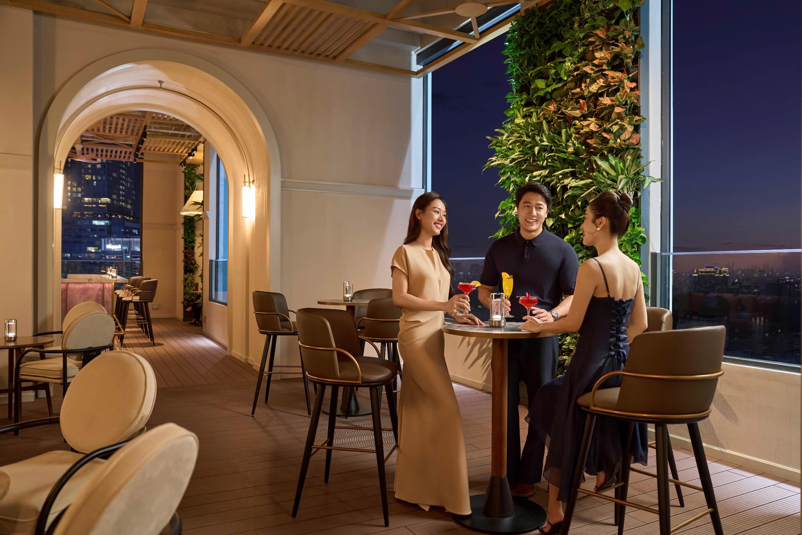 Rooftop Hai Bar Đồng Khởi mở cửa với 23 ly cocktail kể chuyện 3 miền