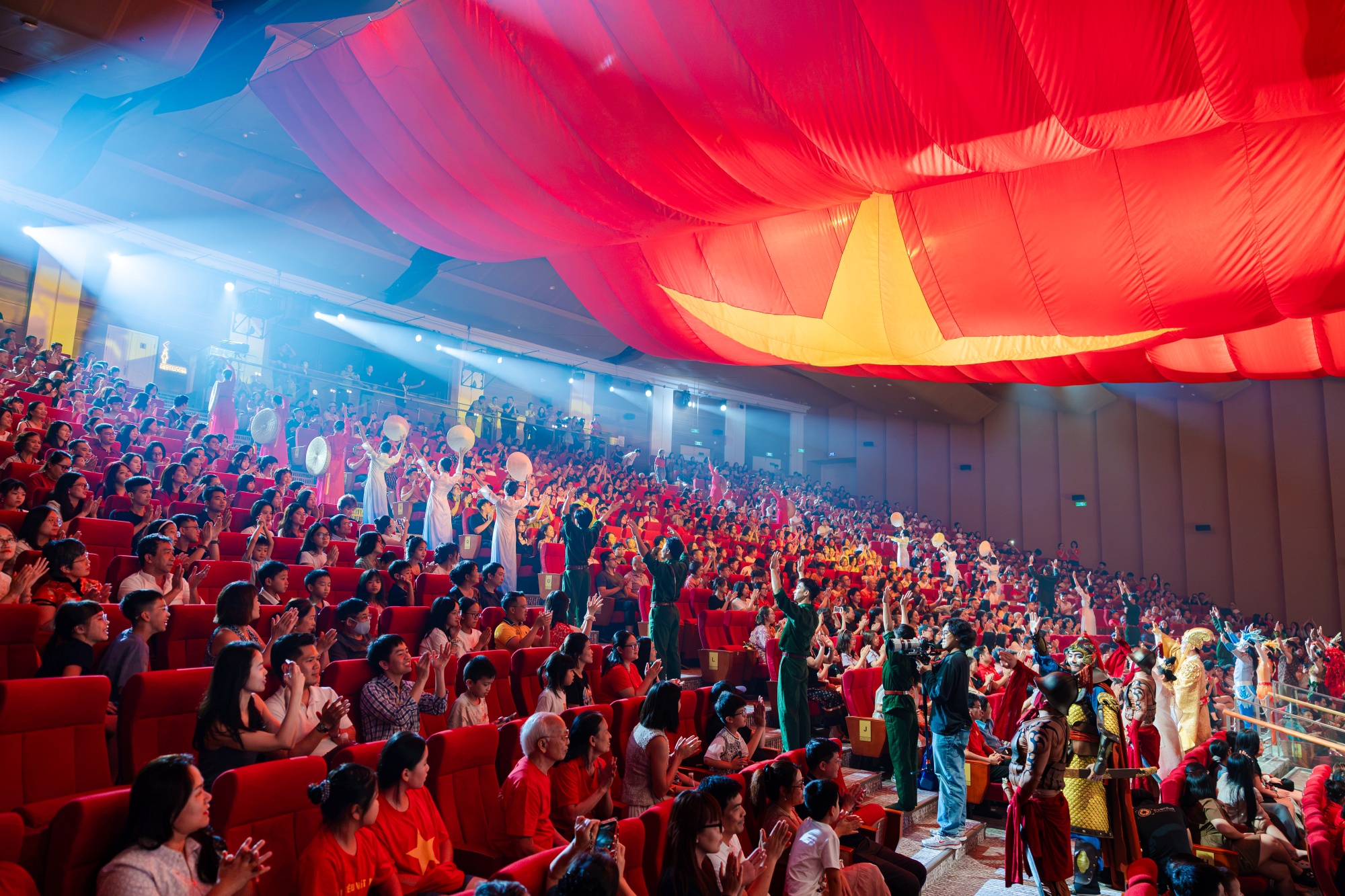 Đất nước thi&ecirc;n h&ugrave;ng ca ảnh 3