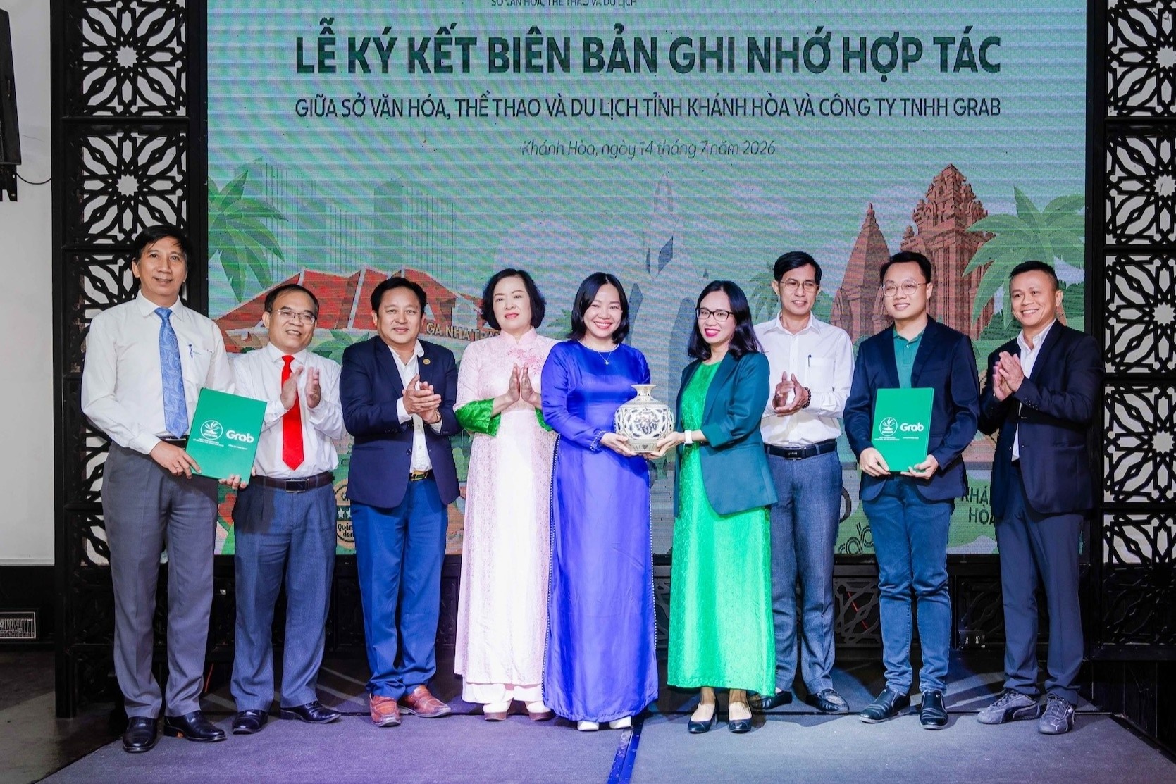 Sở VH-TT&DL Khánh Hòa hợp tác Grab Việt Nam thúc đẩy chuyển đổi số