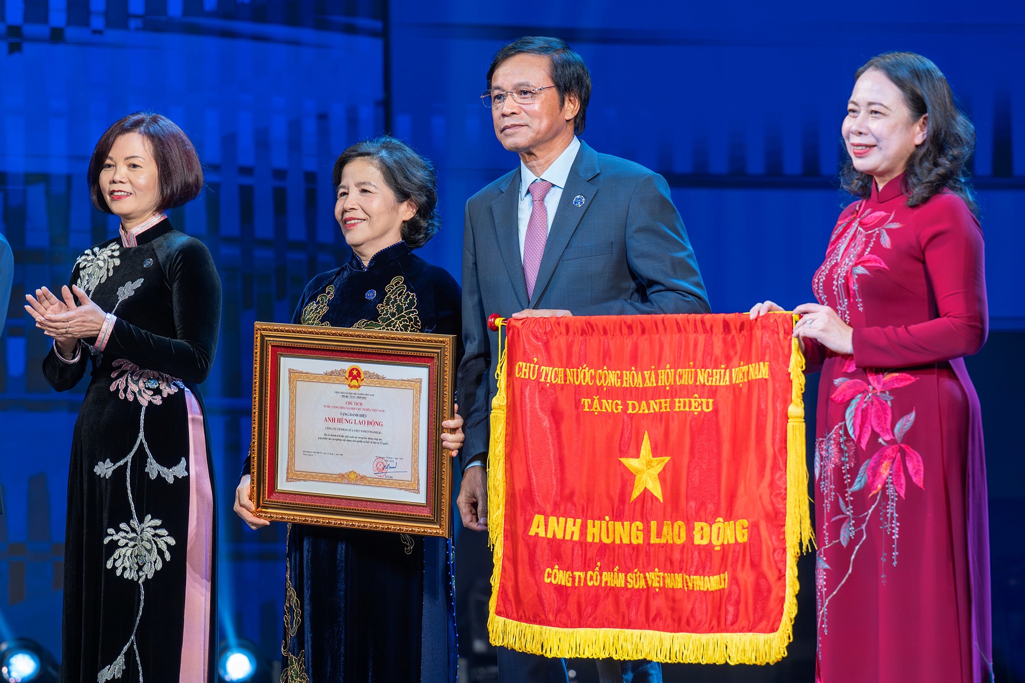 Từ 3 nhà máy bỏ hoang đến thương hiệu sữa tiềm năng nhất thế giới