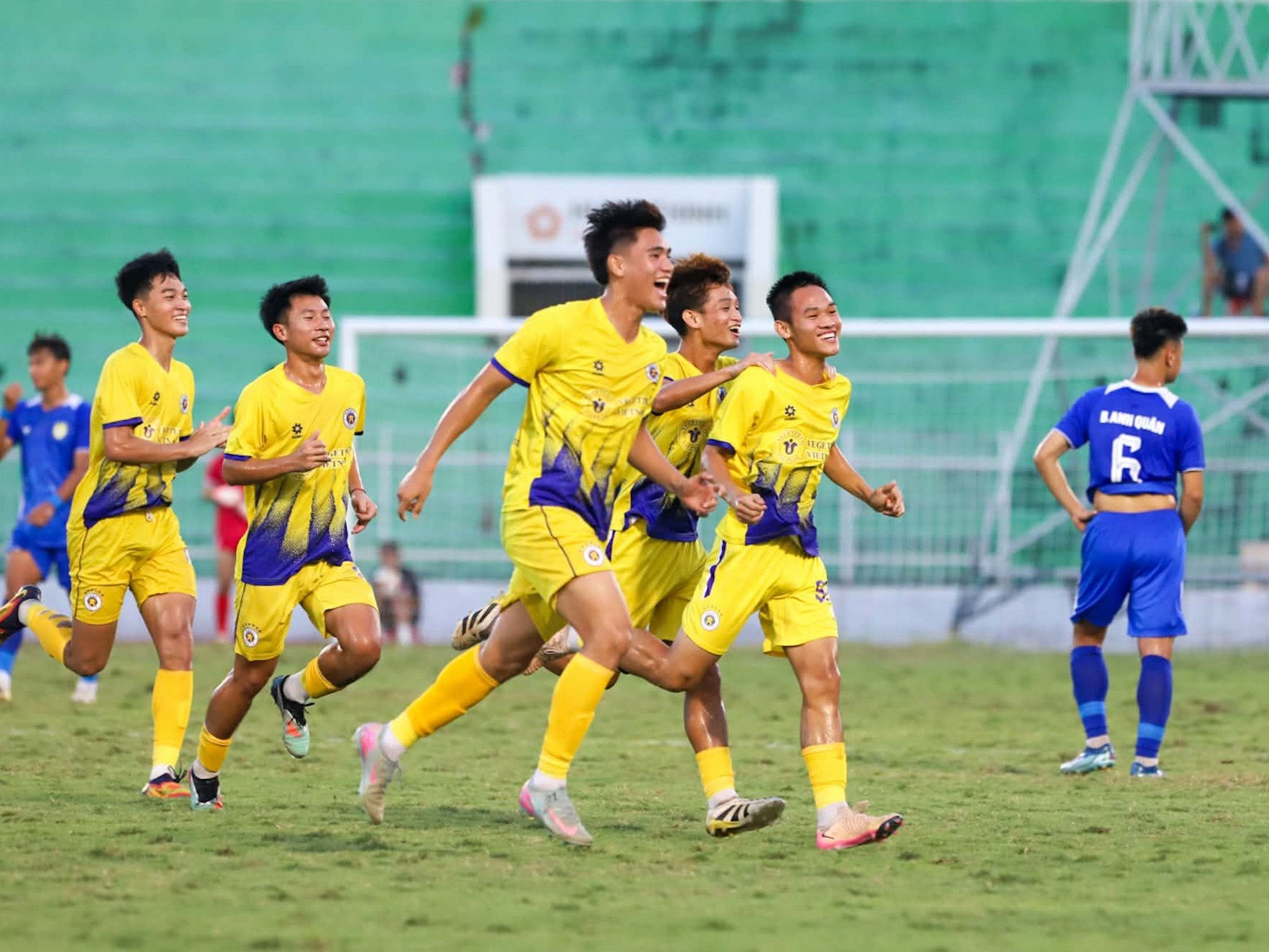 Th&aacute;i Nguy&ecirc;n FC ảnh 3