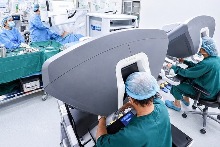 Bệnh viện đầu tiên mổ ung thư bằng 2 ‘siêu robot trăm tỷ’ tại Việt Nam
