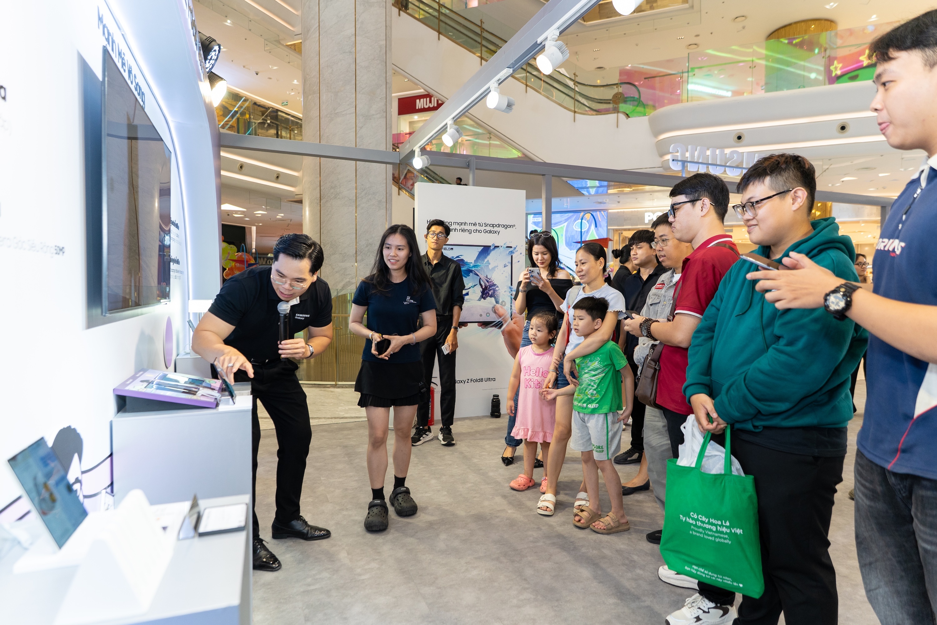 Galaxy Z Fold8 ảnh 3 Galaxy Z Fold8 ảnh 3