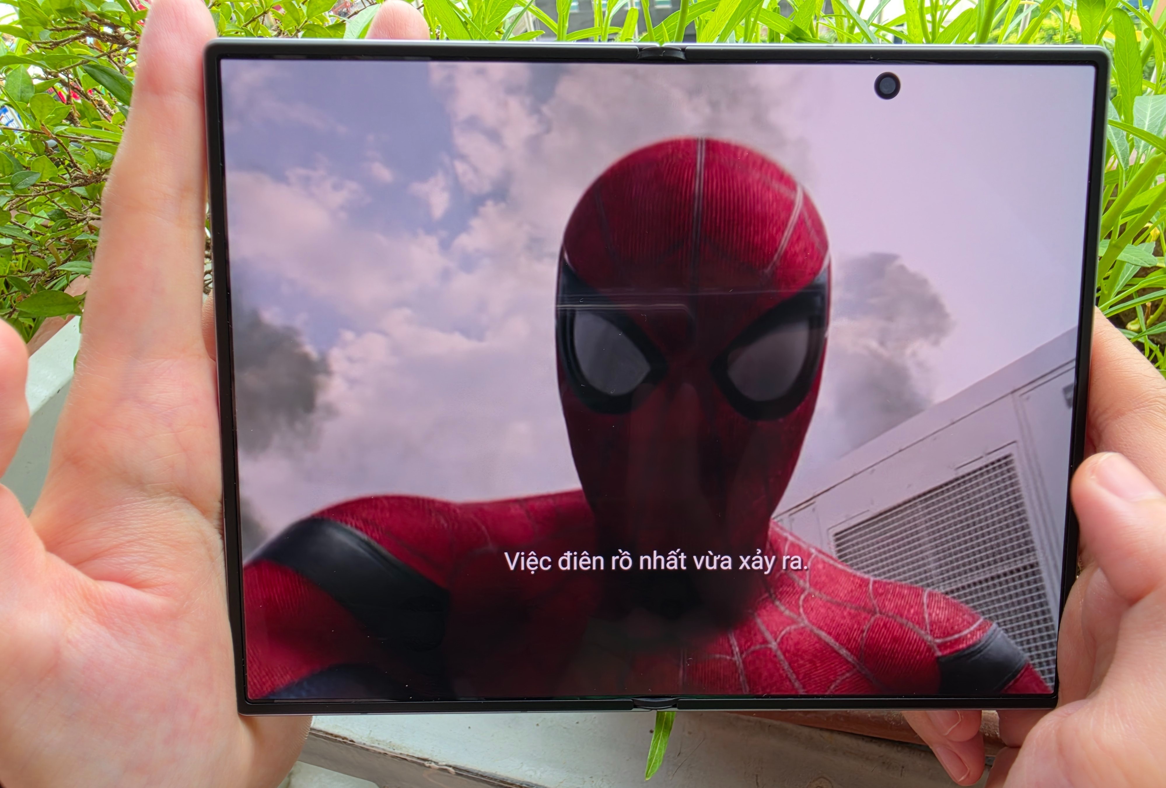 Trải nghiệm ‘rạp phim bỏ túi’ trên Galaxy Z Fold8