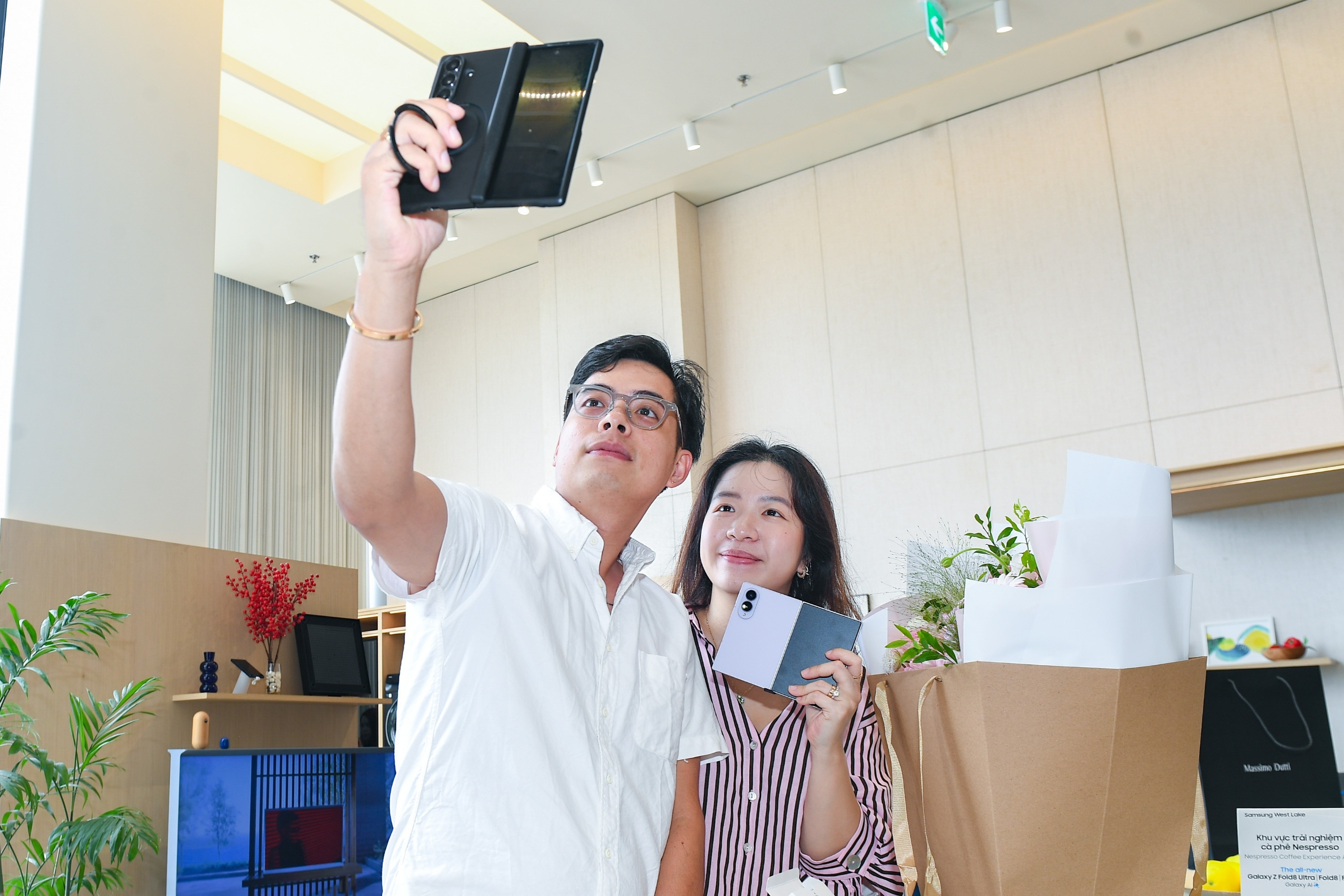 Điểm đặc biệt khiến người dùng ‘đổ gục’ khi unbox Galaxy Z8 series