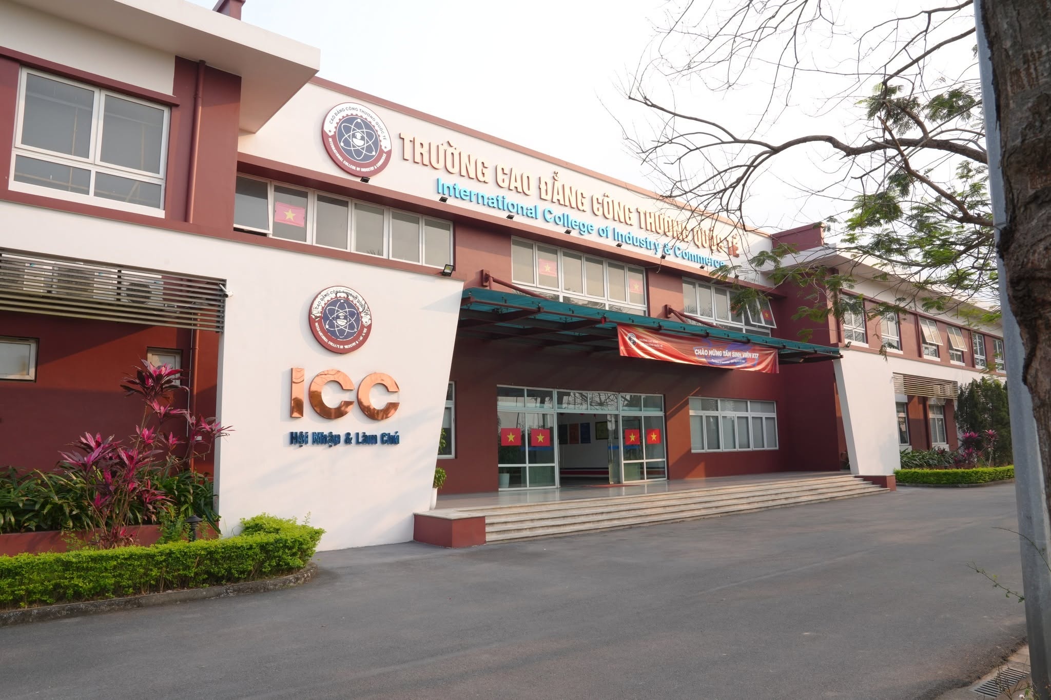 CĐ C&ocirc;ng thương Quốc tế ảnh 2