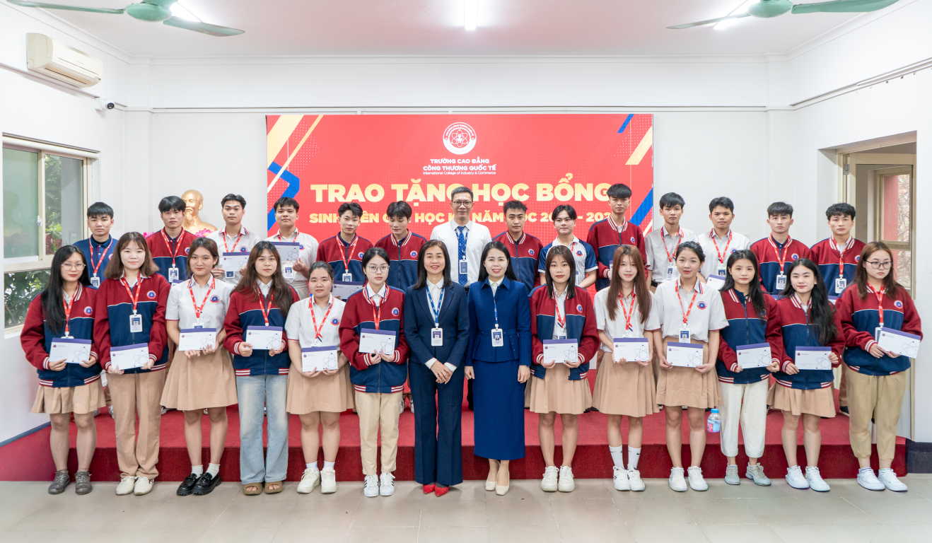 CĐ C&ocirc;ng thương Quốc tế ảnh 5