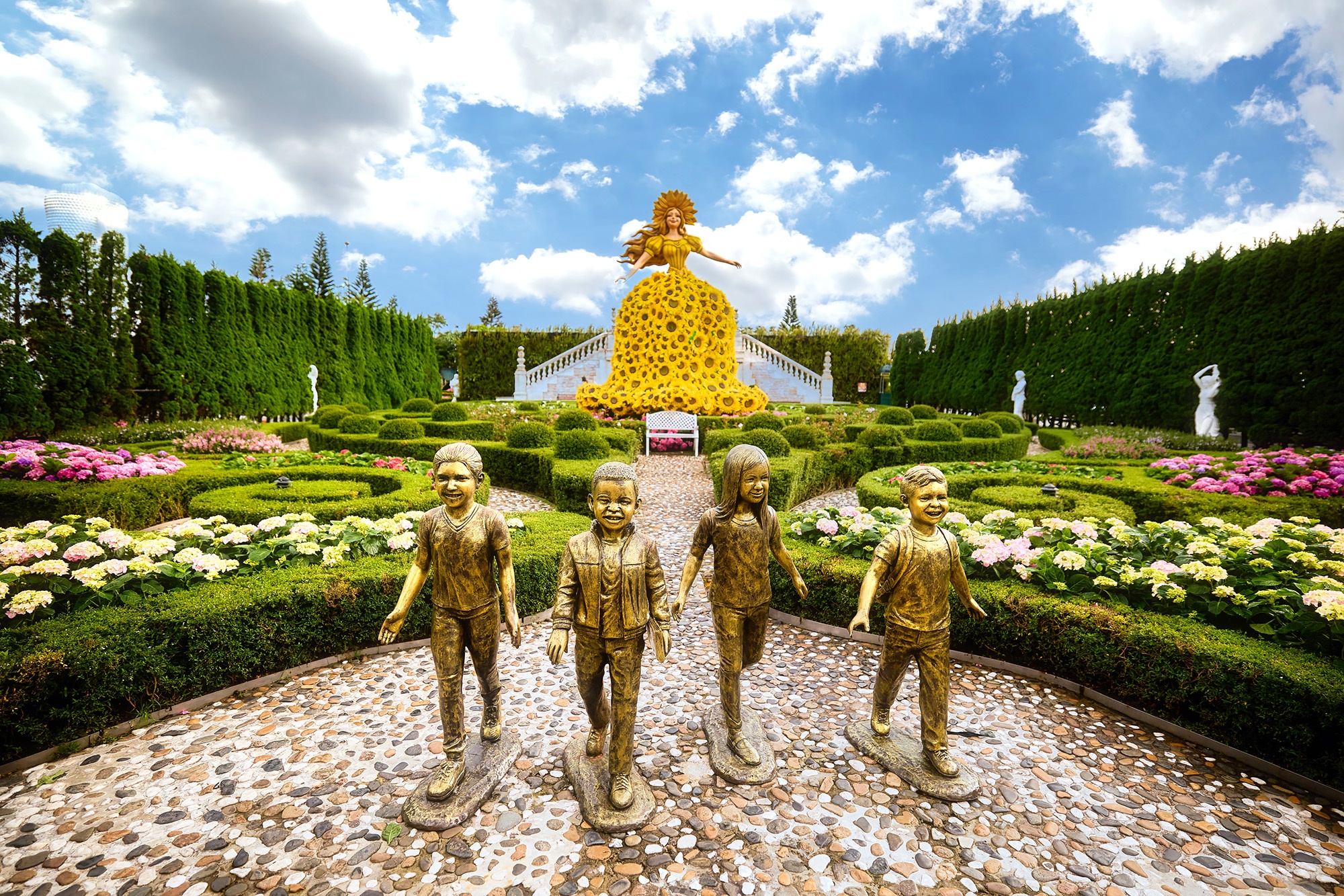 Vì sao Ba Na Hills là điểm phải đến khi ghé Đà Nẵng dịp 2/9?