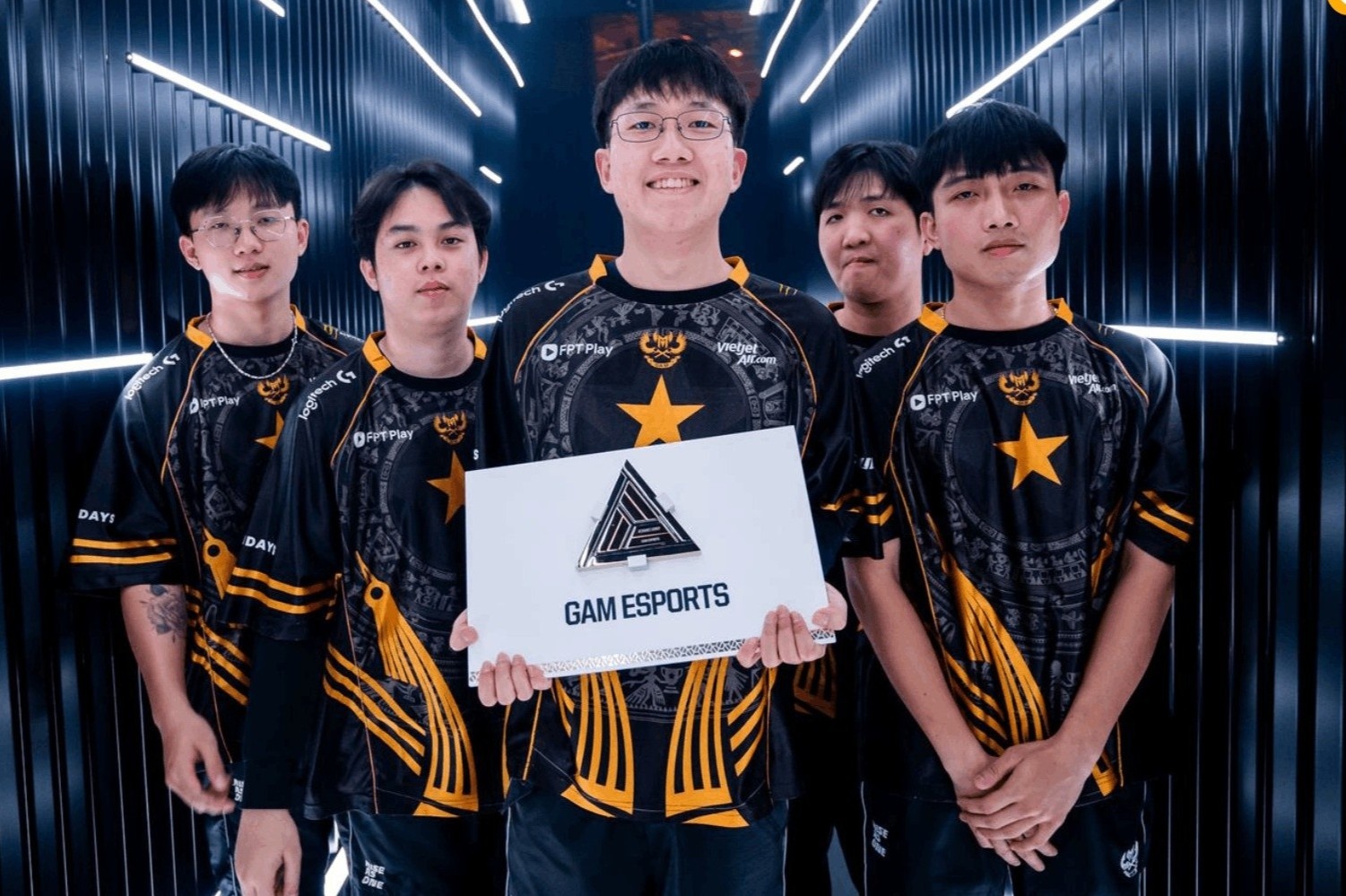 Nhìn lại vai trò đặc biệt của FPT Play tại Esports World Cup 2026