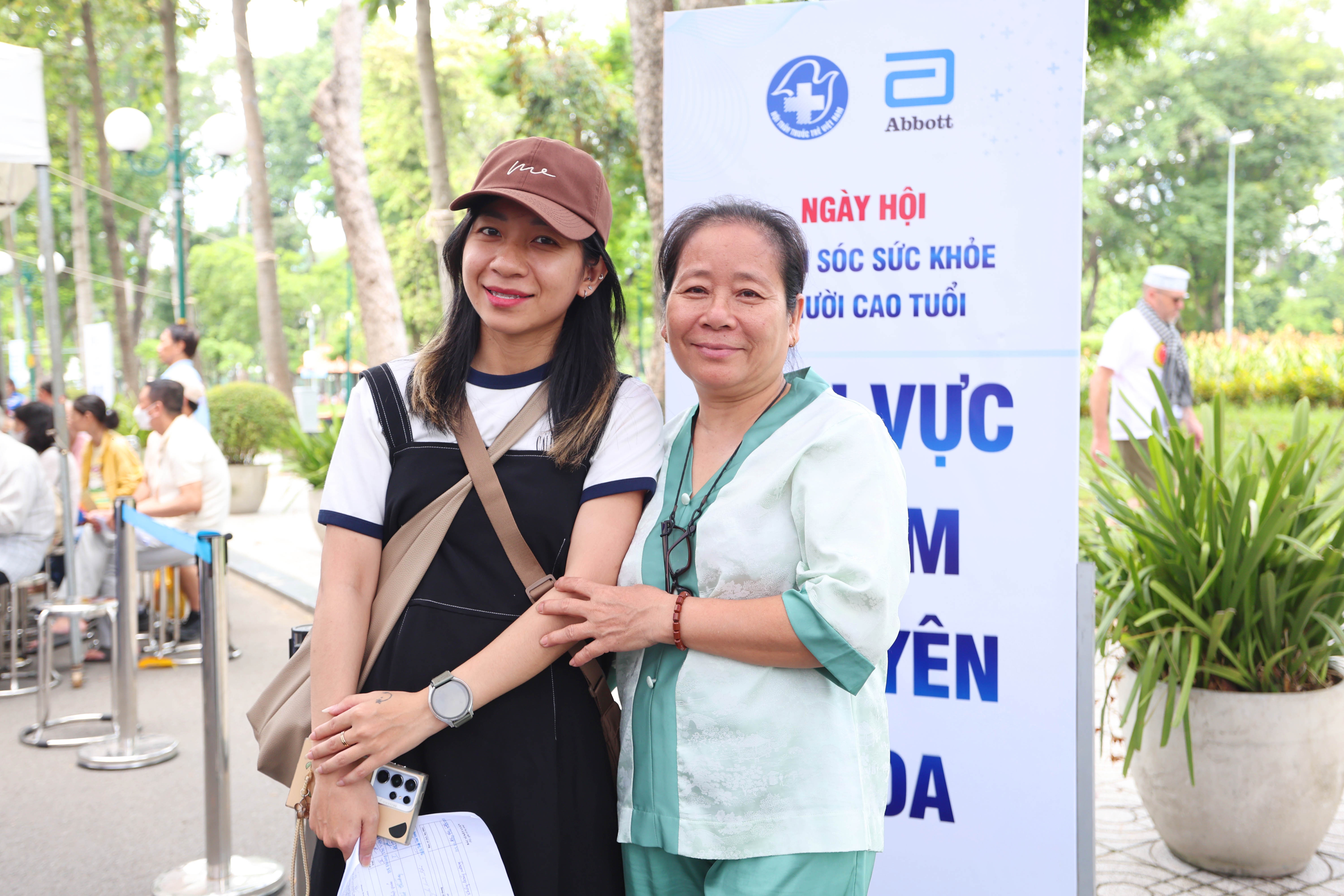 Abbott hỗ trợ hơn 1.000 người cao tuổi ở TP.HCM khám sức khỏe miễn phí