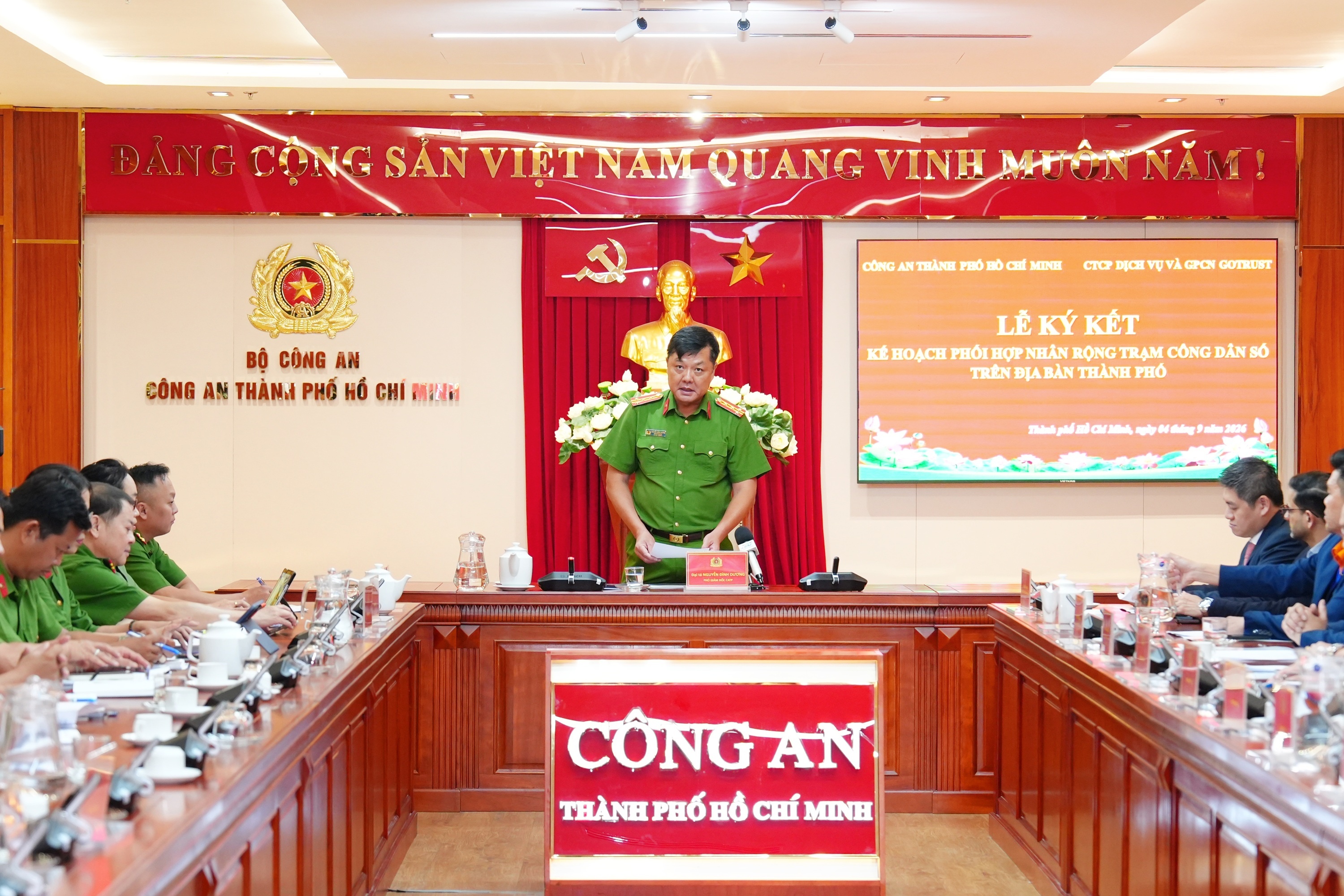 Long Ch&acirc;u ảnh 1