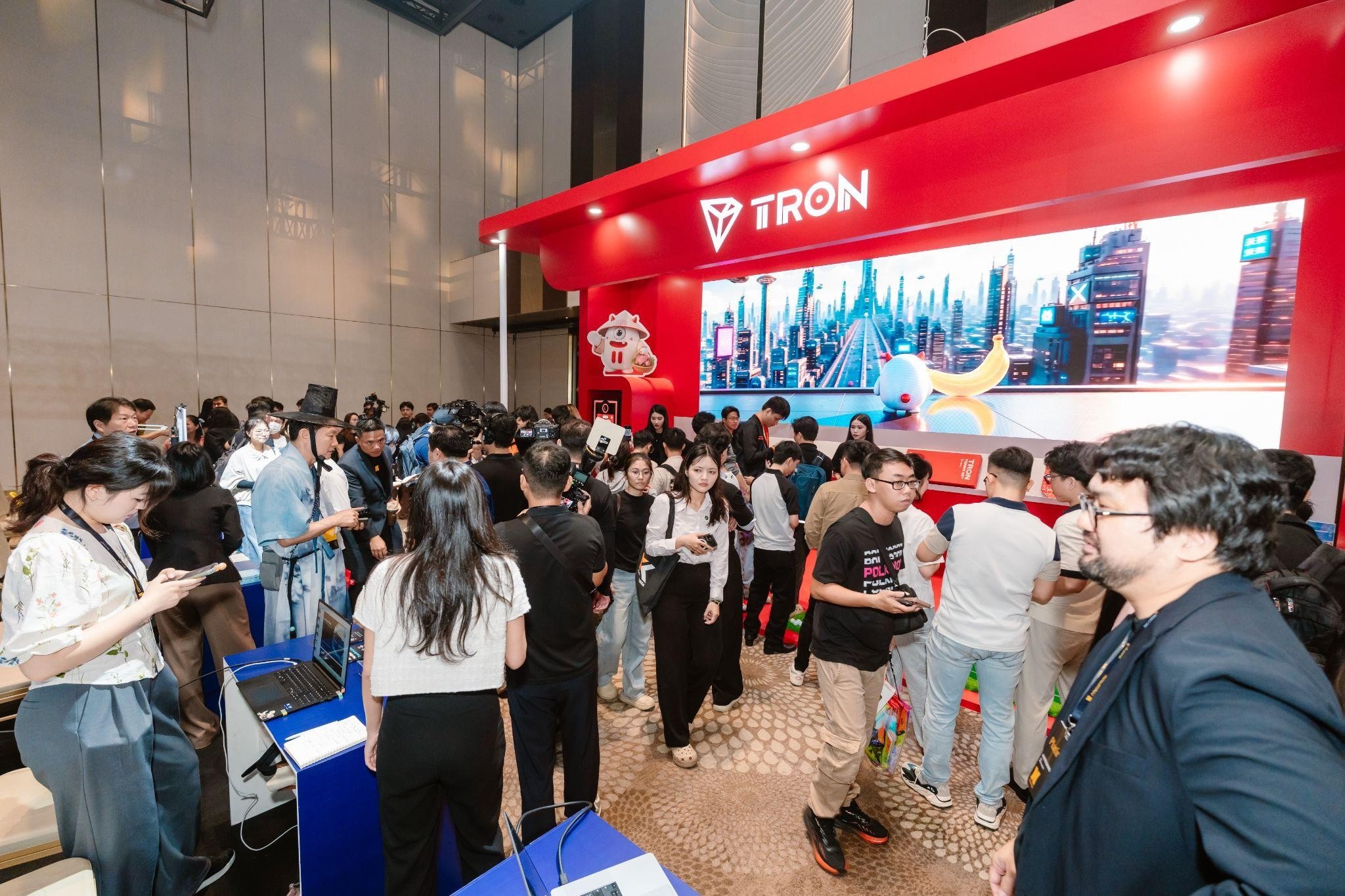 TRON ảnh 1