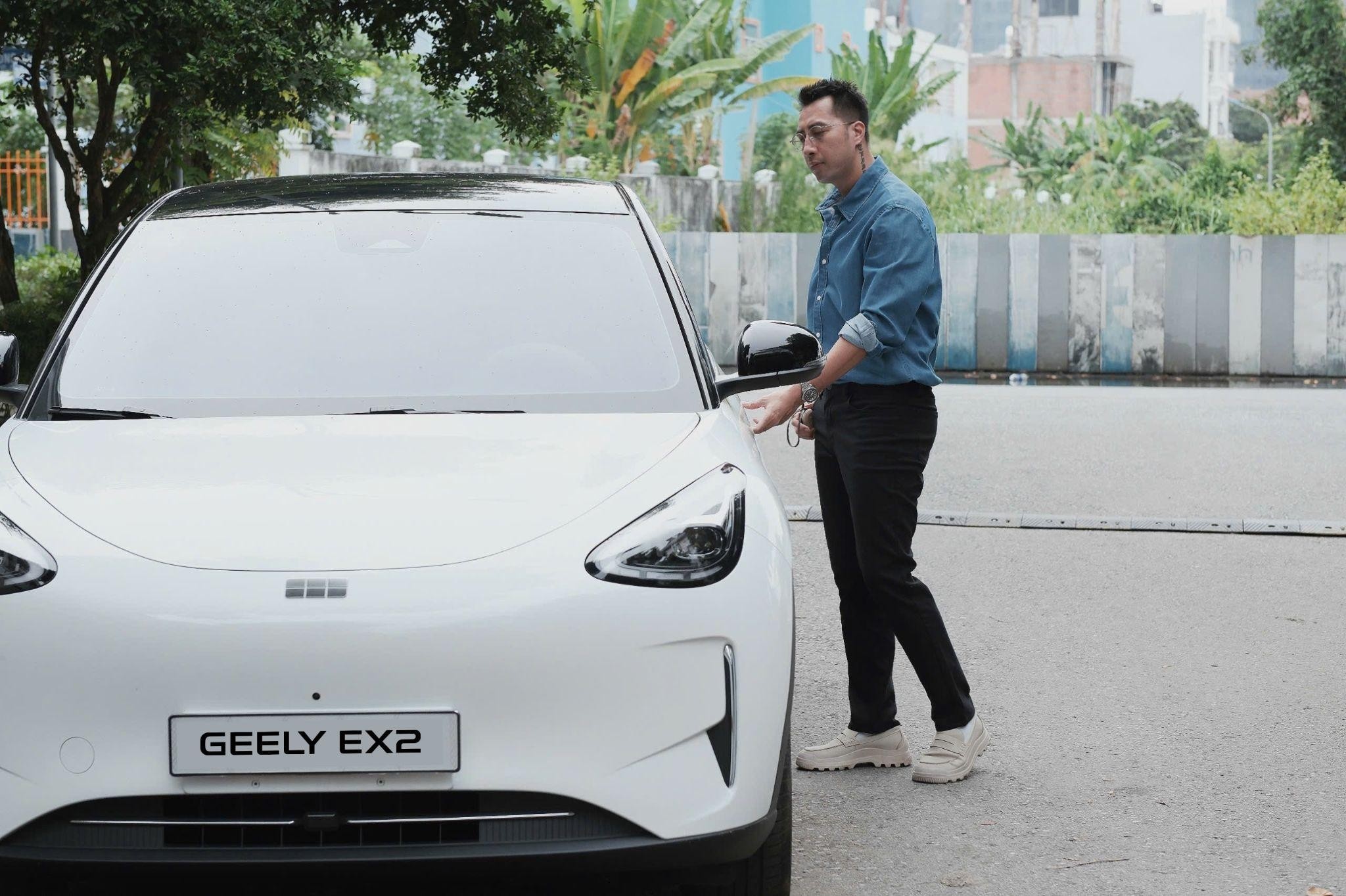 Mua Geely EX2 trong 5 phút, Only C nói gì sau một tháng?