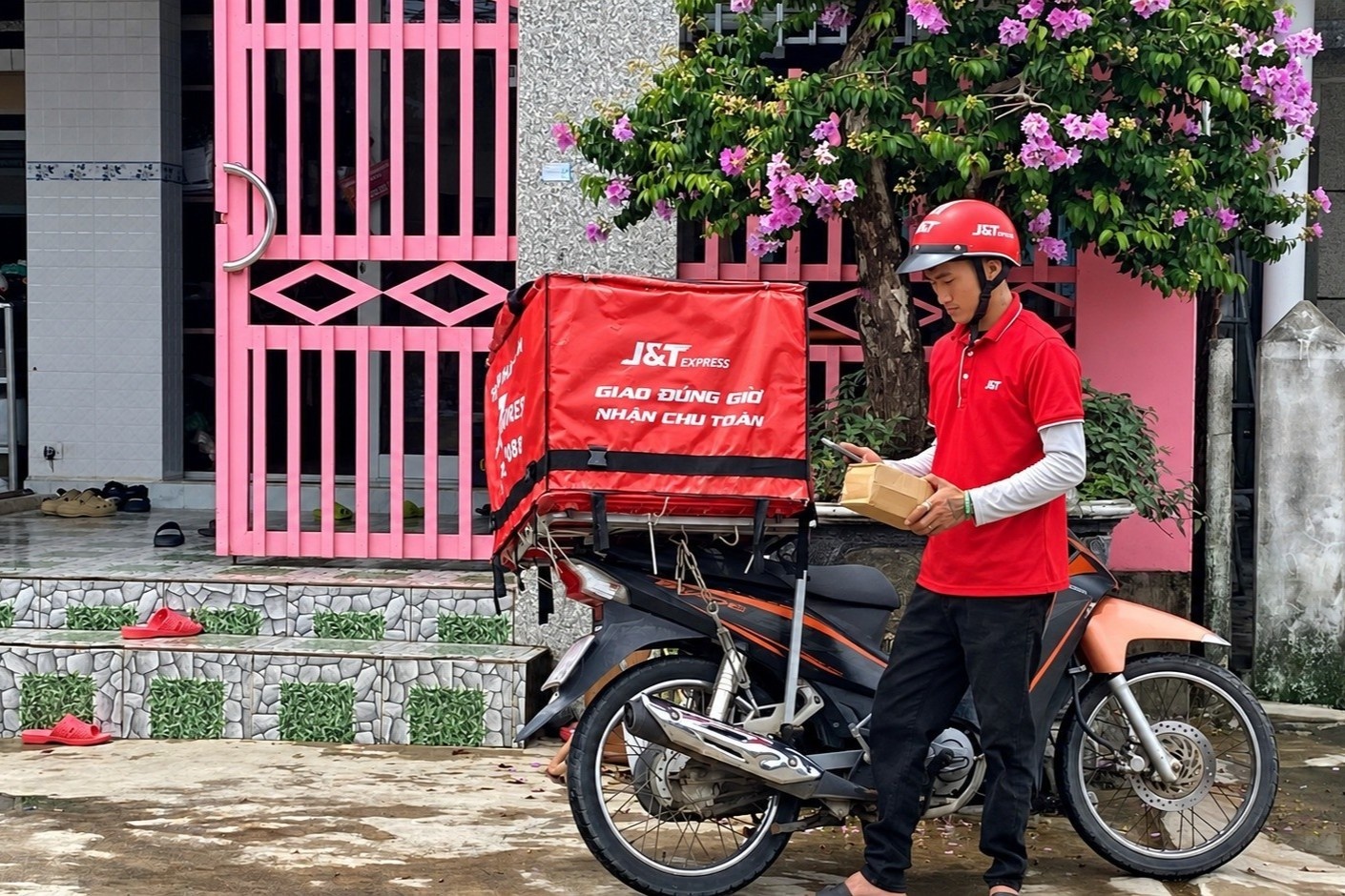 Những chuyến hàng nối nhịp yêu thương