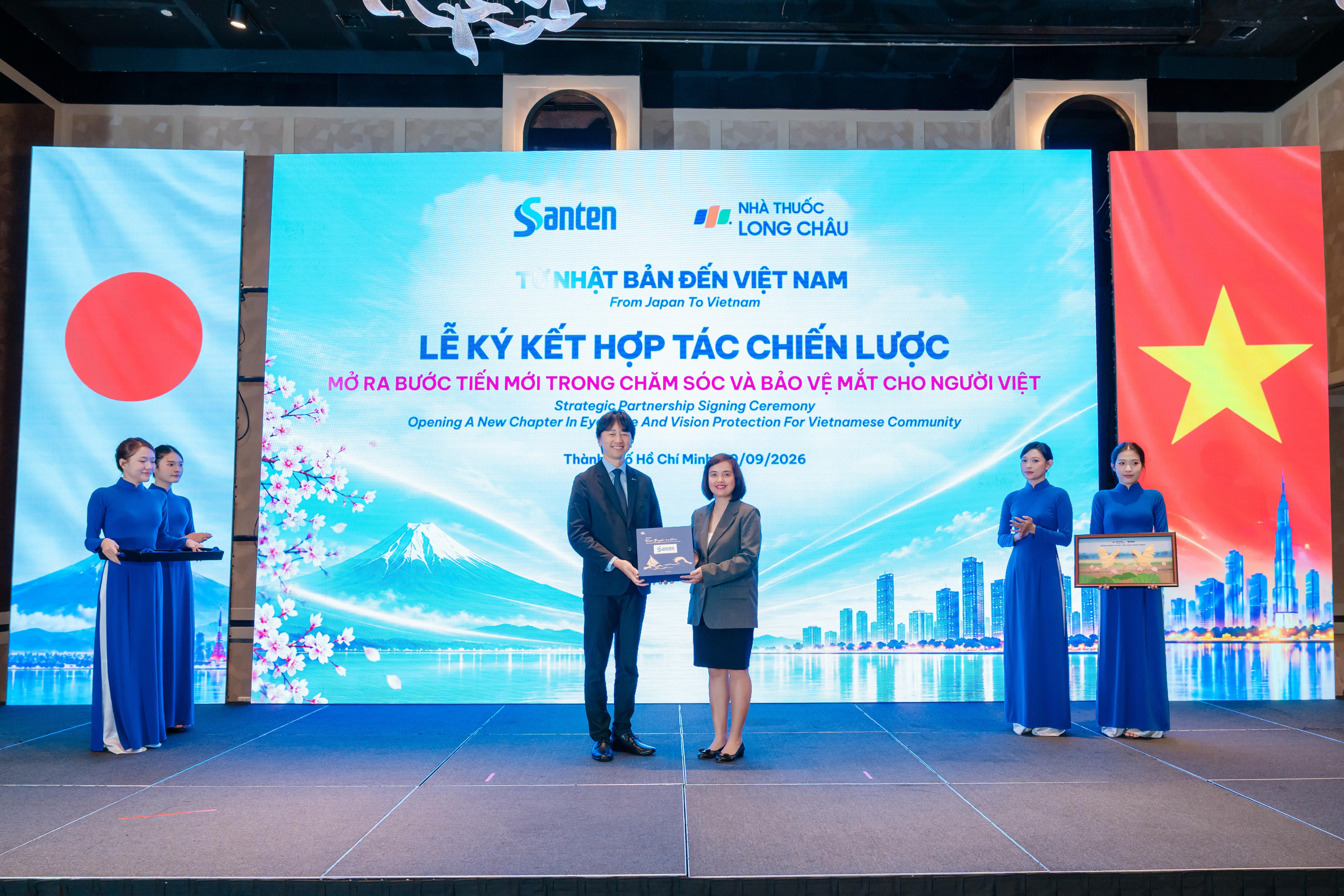 Từ Nhật Bản đến Việt Nam, Long Châu cùng Santen chăm sóc mắt cộng đồng