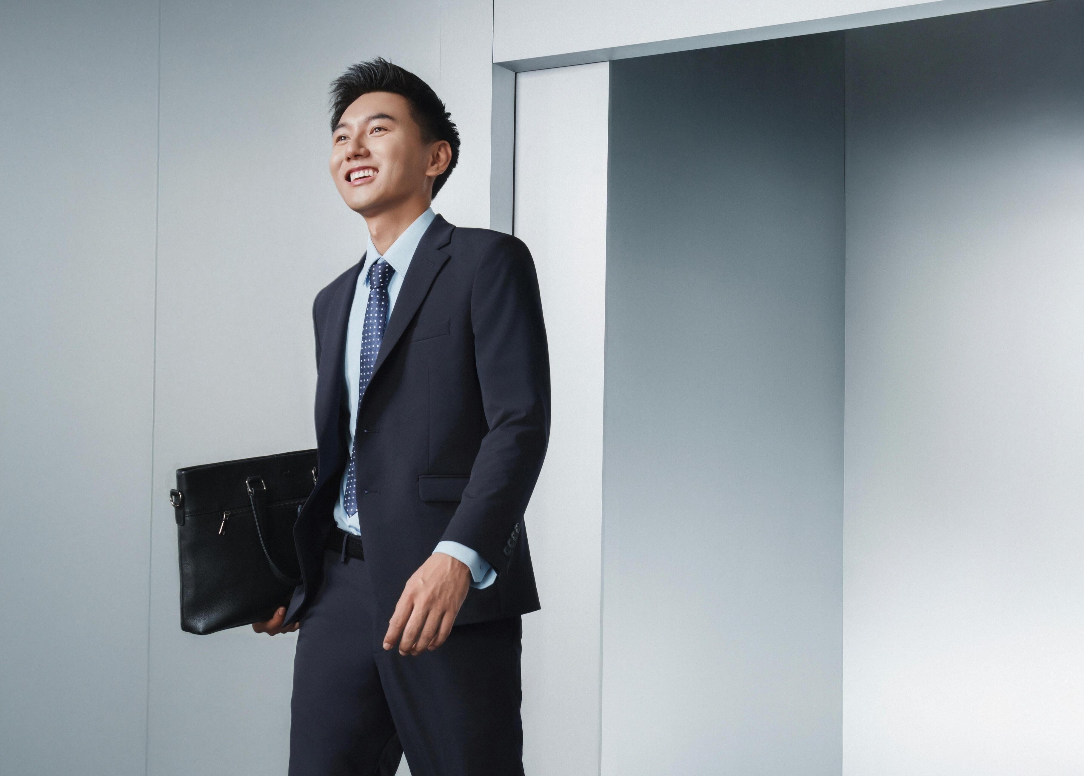 Khoai Lang Thang cùng OWEN định nghĩa phong cách công sở dịch chuyển