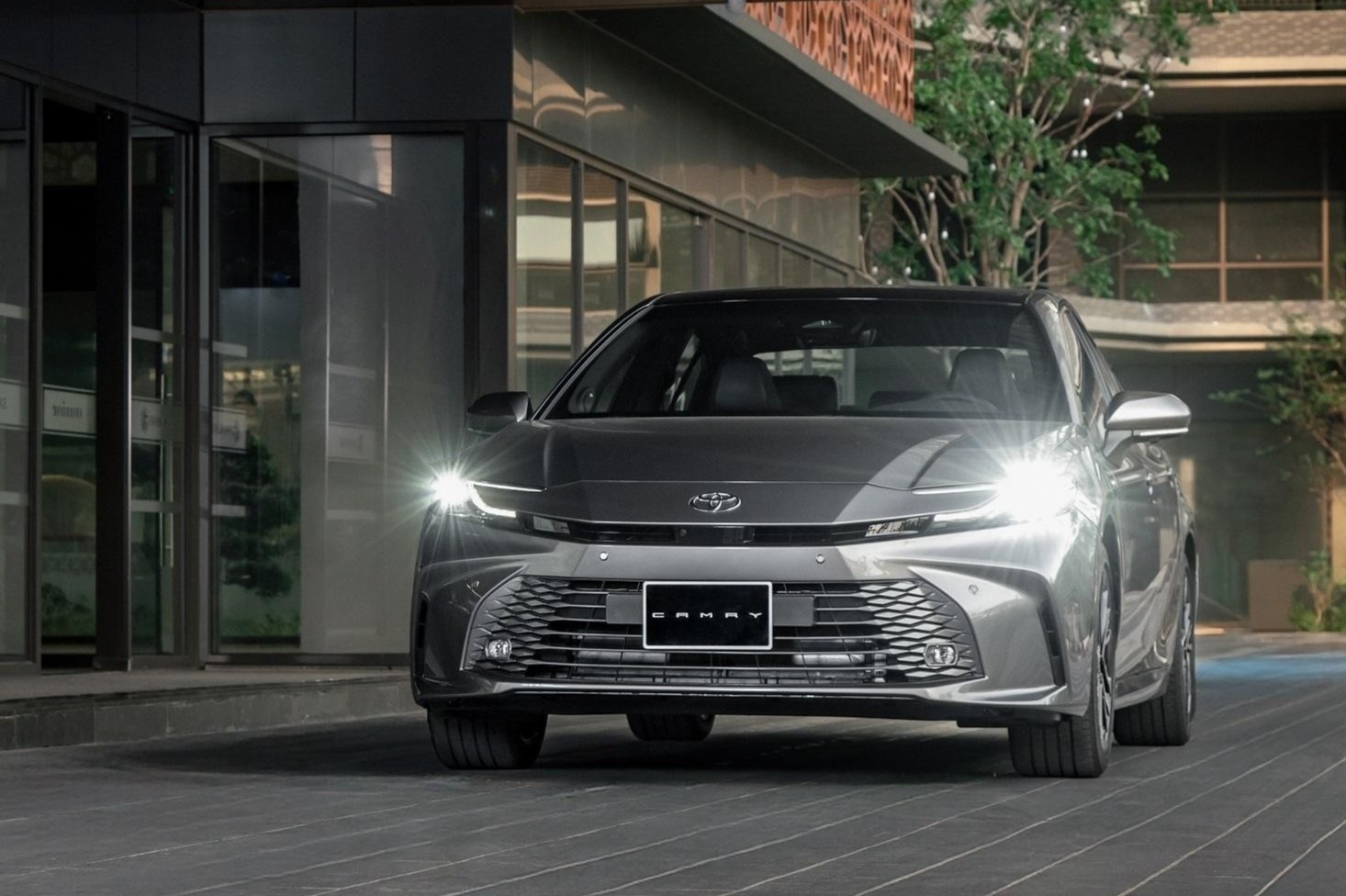 Sedan hạng D nâng tầm phong cách sống cùng công nghệ Hybrid
