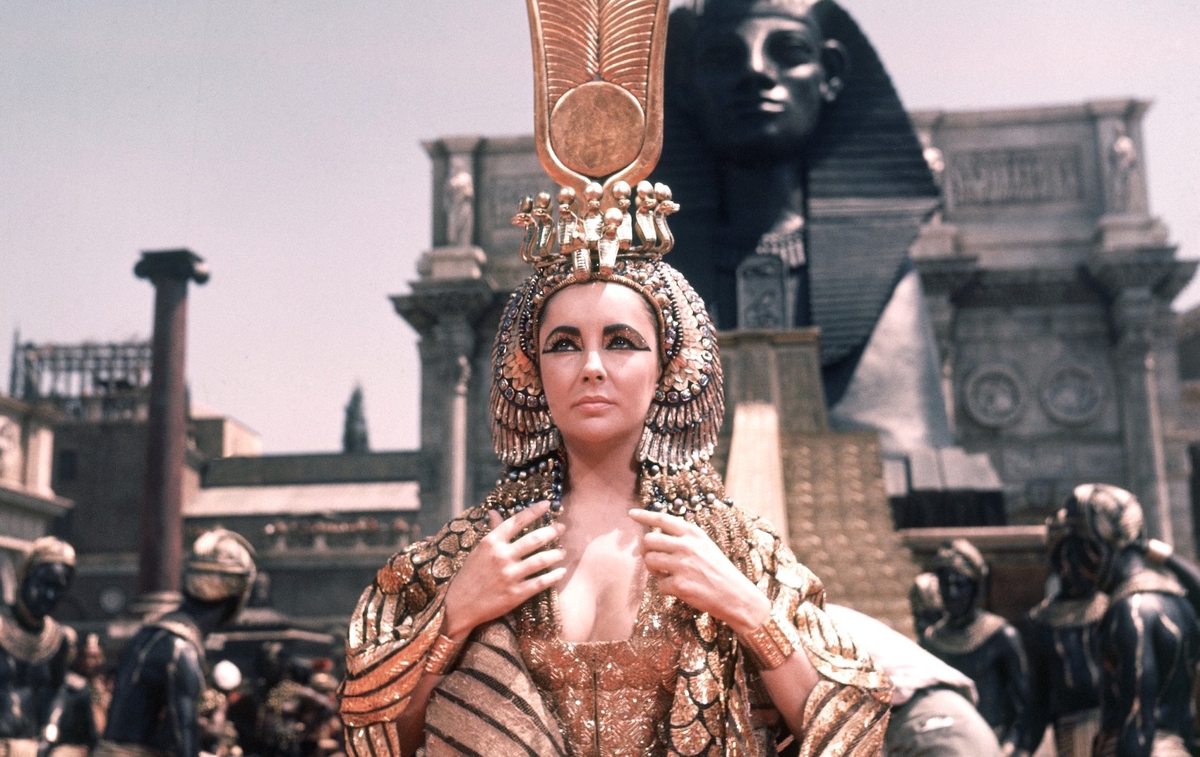 Cleopatra,  Julius Caesar,  Mark Antony anh 4