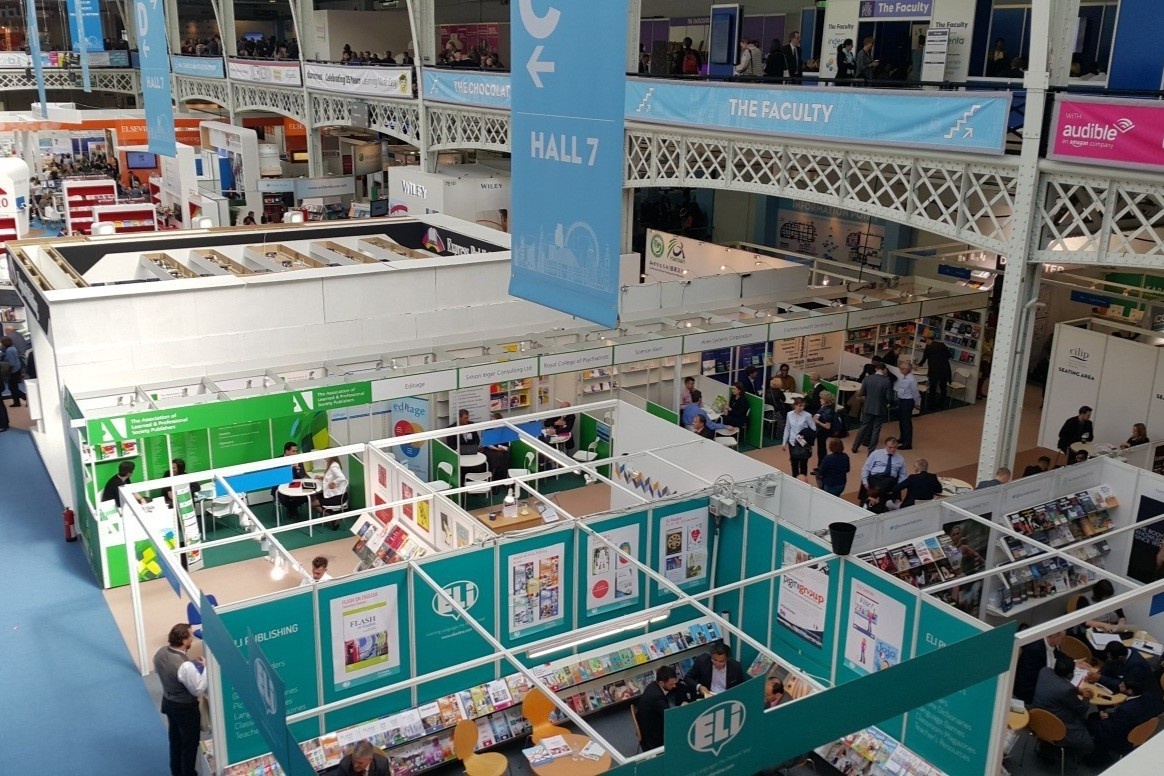 Hoi cho sach Quoc te Bac Kinh tro lai giua dai dich hinh anh