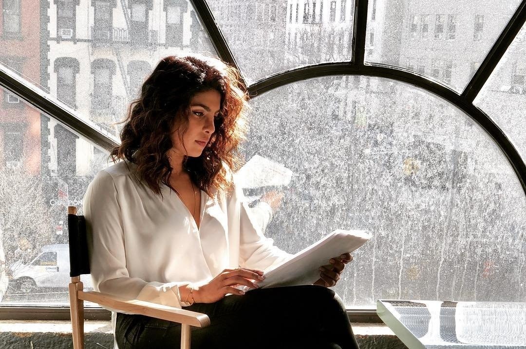 Nguoi noi tieng o An Do doc sach gi trong mua dich? hinh anh