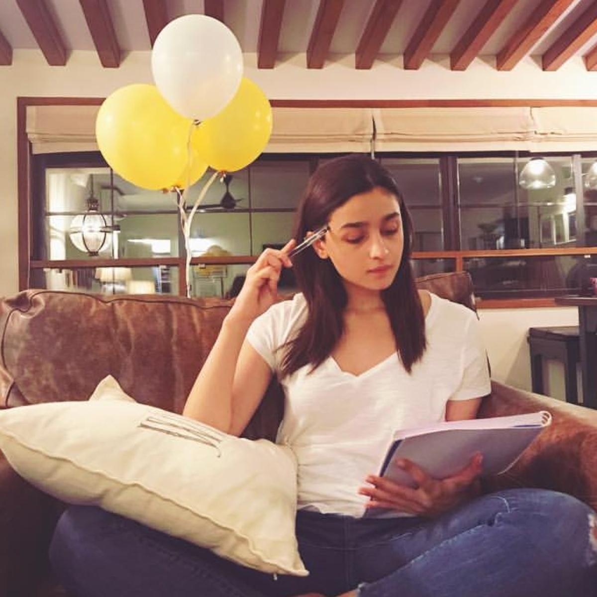 Sao An Do doc sach trong mua dich anh 6