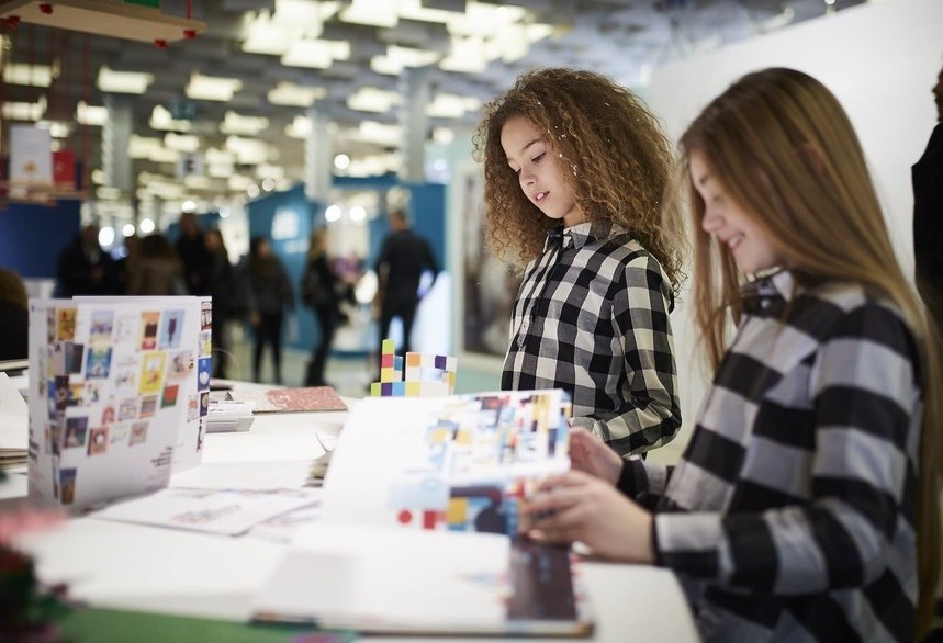 Hoi cho sach tre em Bologna tro lai voi hinh thuc truc tuyen hinh anh