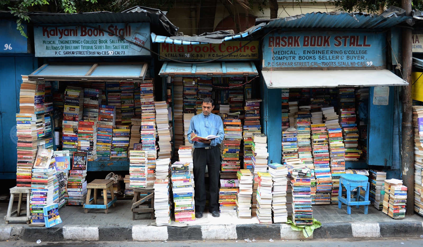 Nganh xuat ban An Do khung hoang anh 2