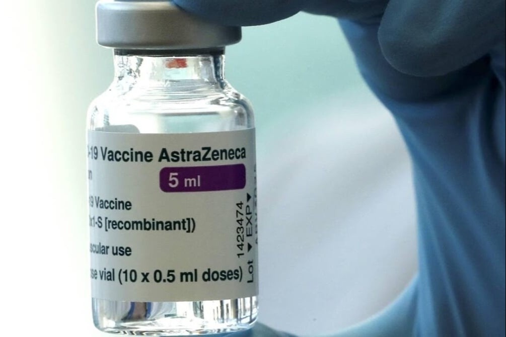 Cuoc chay dua khoc liet de tao ra vaccine AstraZeneca hinh anh