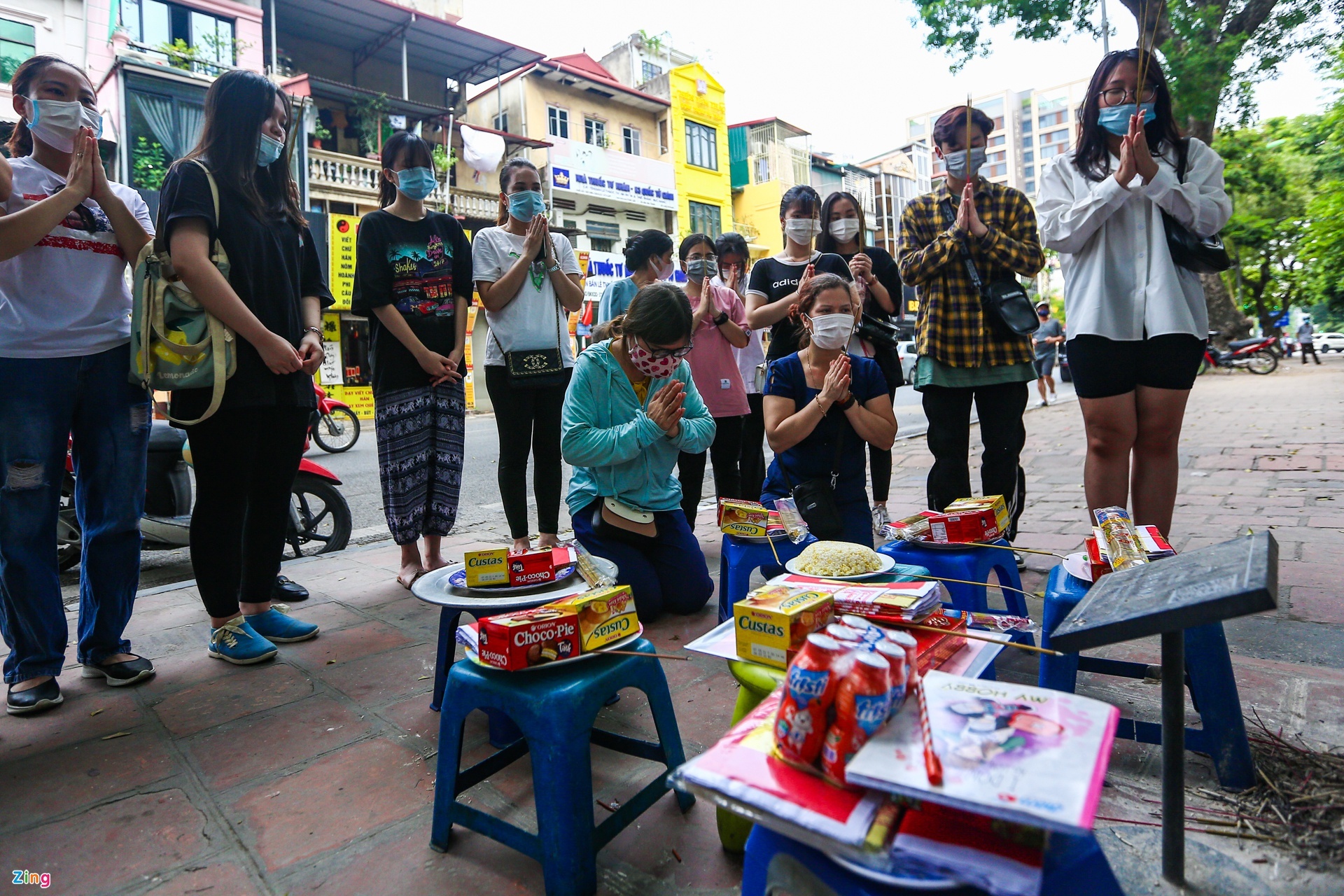 Si tu cau may ngay tai bia "Ha ma" anh 1