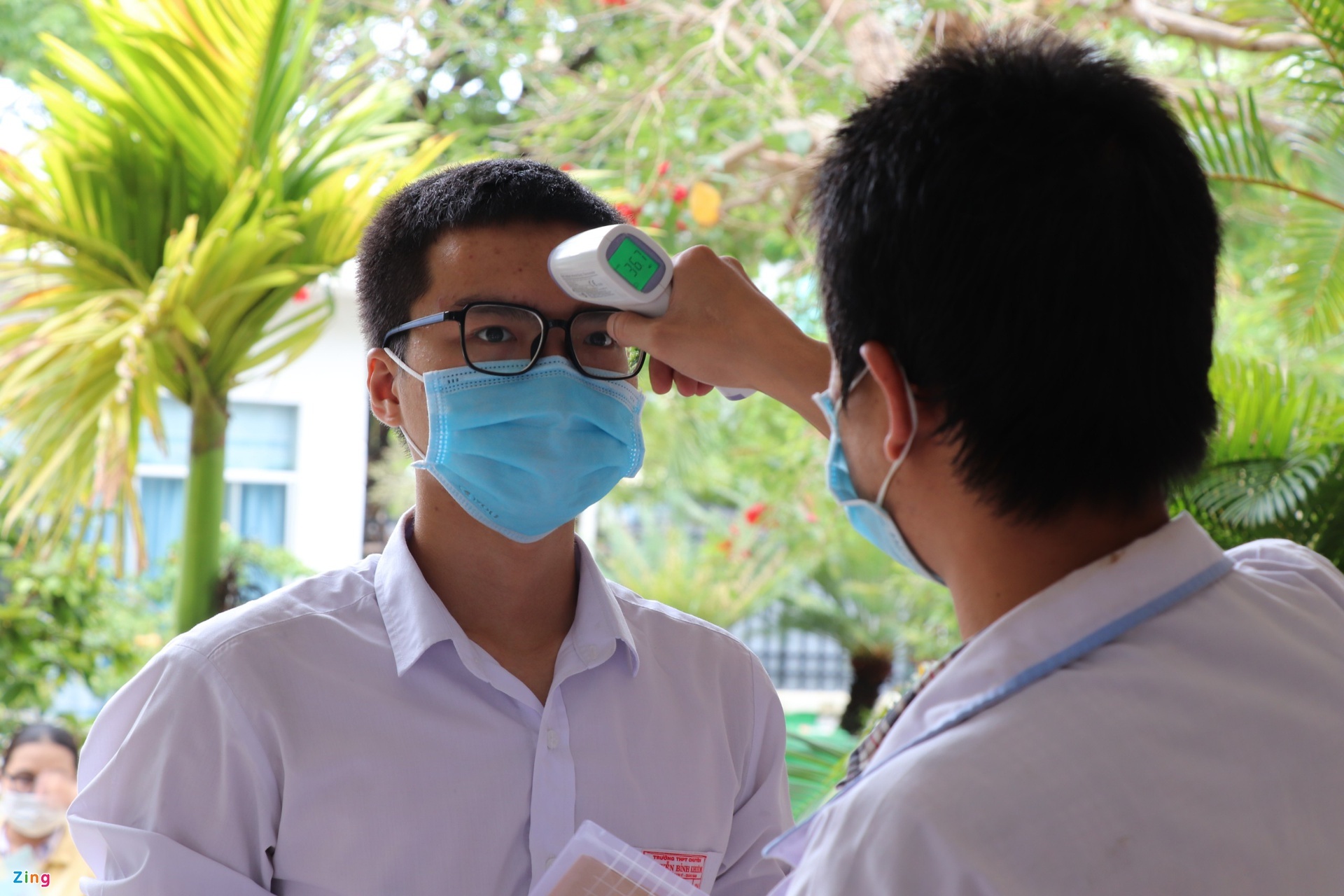 Thi sinh F1,  F2 du thi tot nghiep THPT dot 1 anh 1