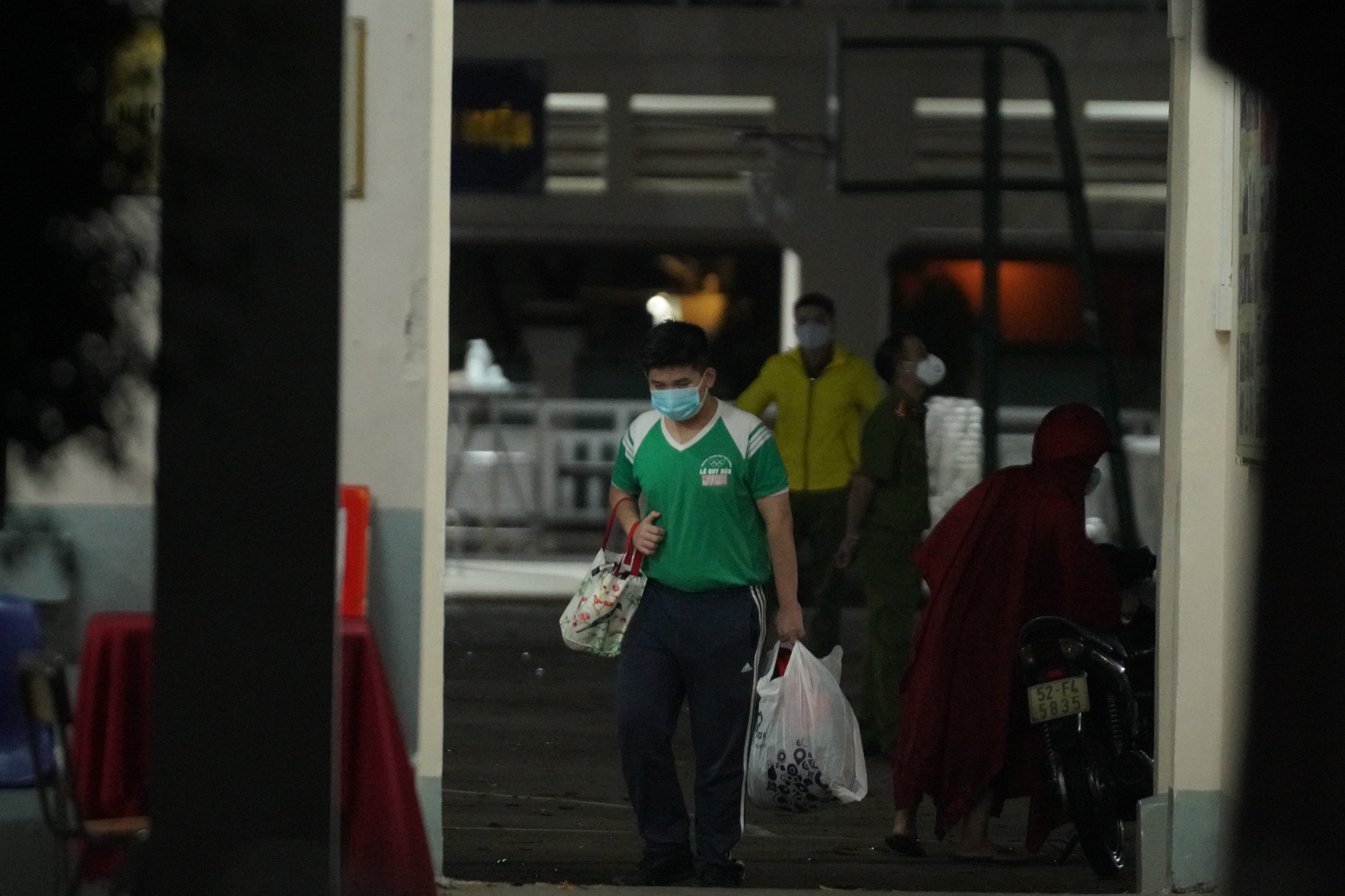 Thi sinh TP.HCM cach ly tai truong anh 4