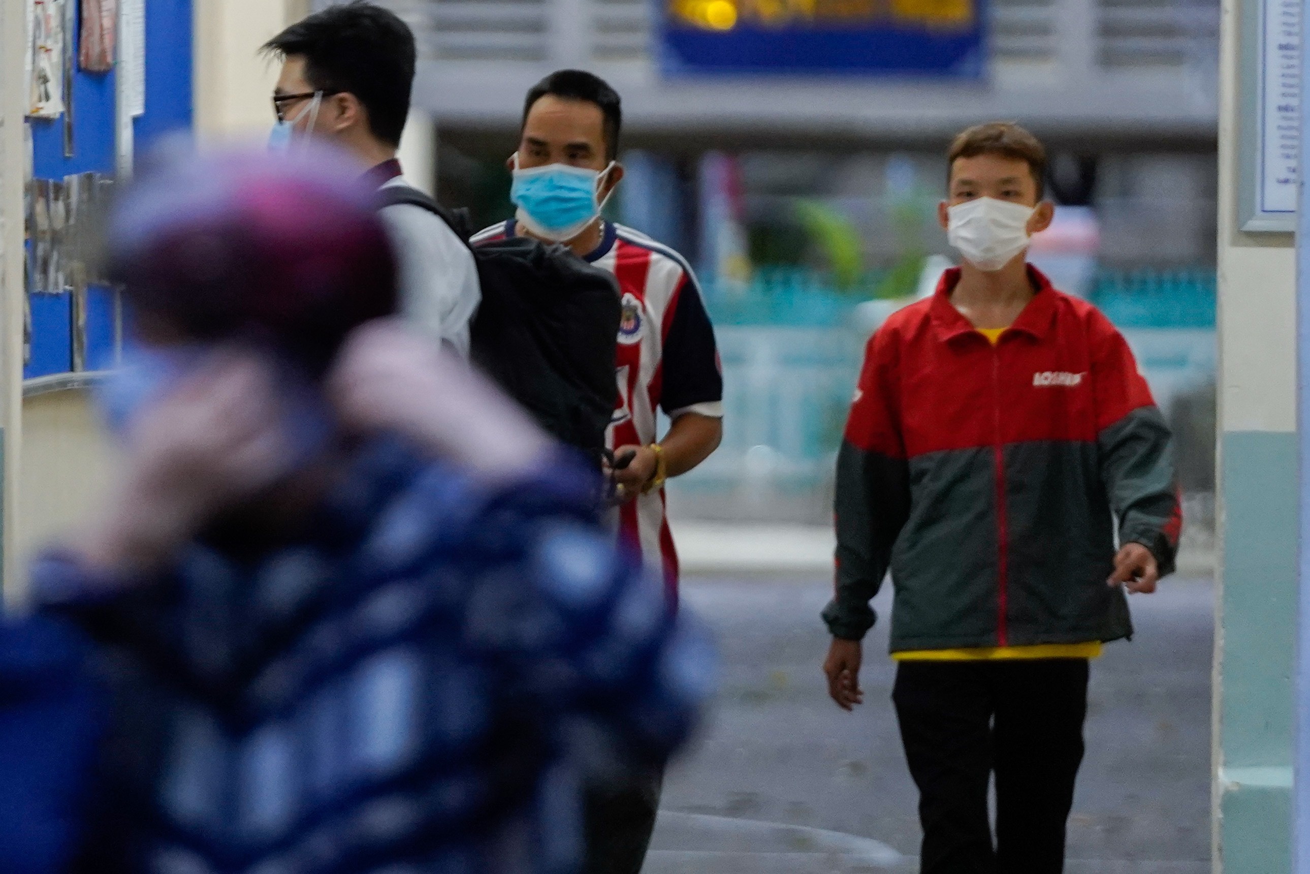 Thi sinh TP.HCM cach ly tai truong anh 5