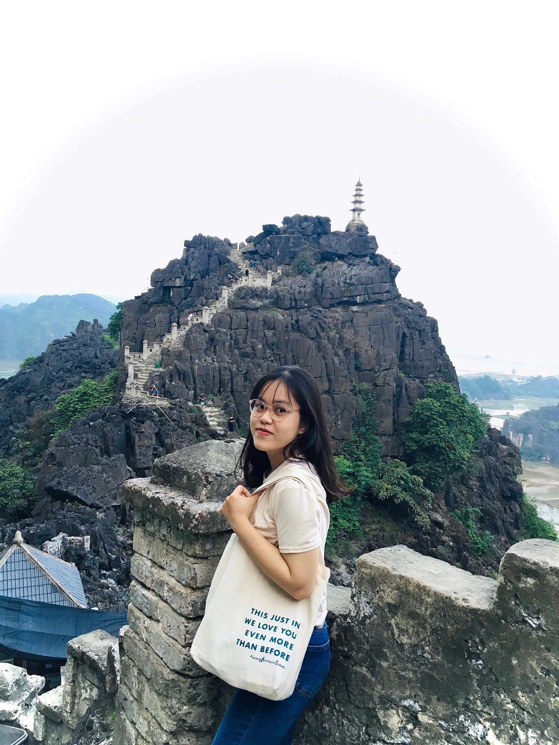 nguoi tre cat toc mua dich anh 2