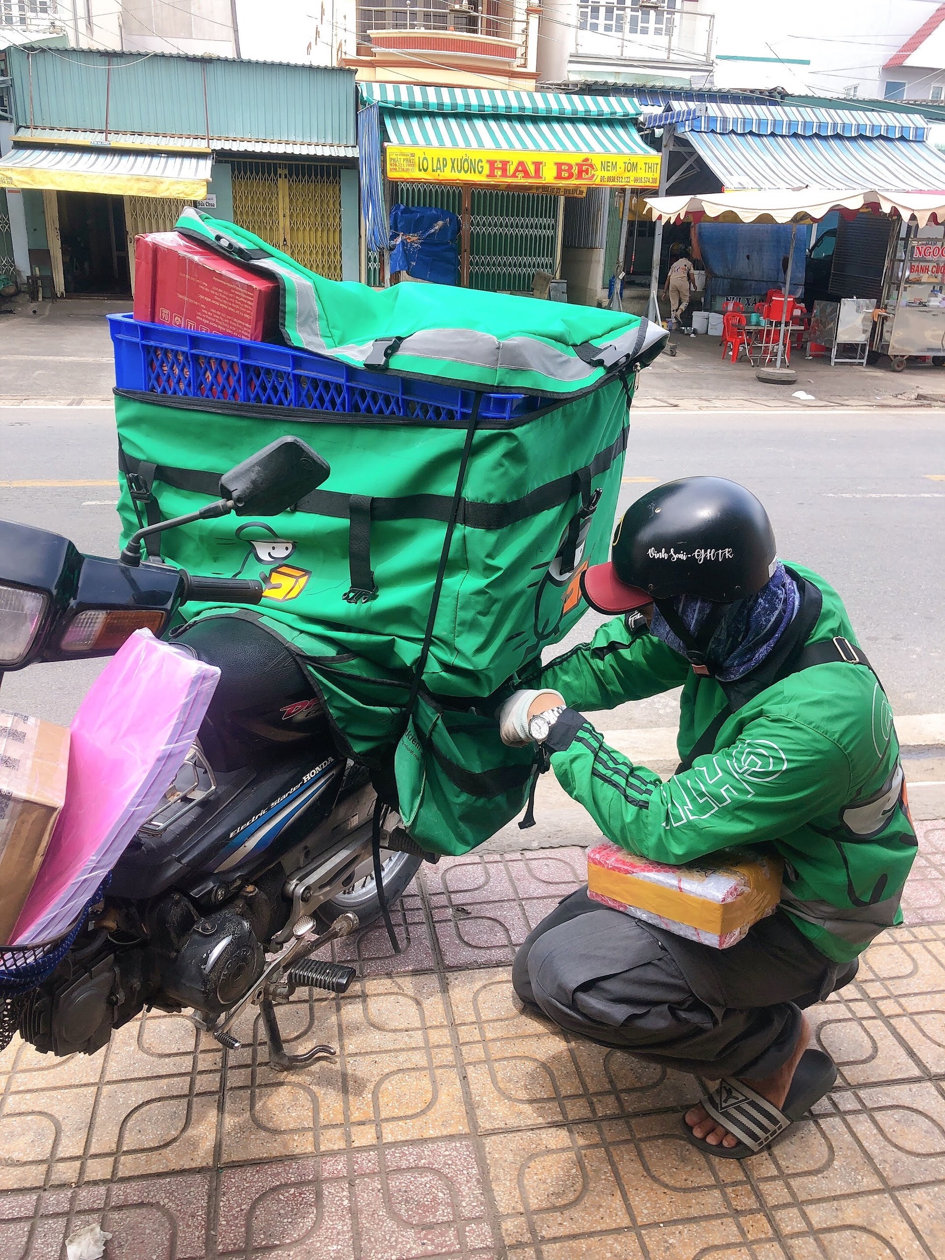 Shipper hoat dong mua dich benh anh 2