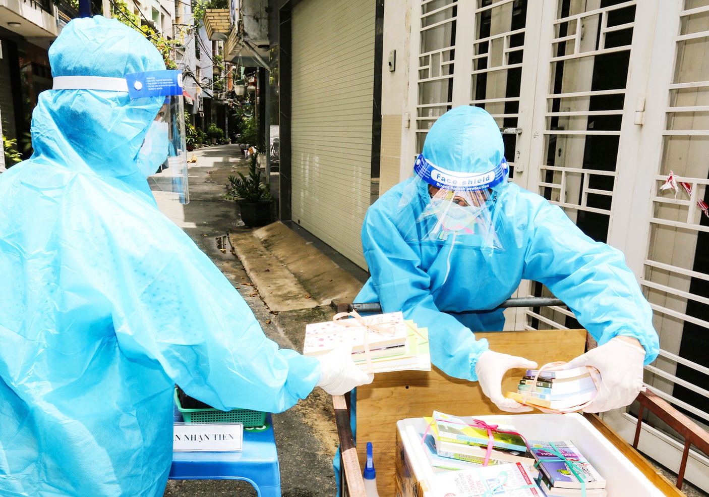 Mang sach den voi doc gia trong khu cach ly tai TP.HCM hinh anh