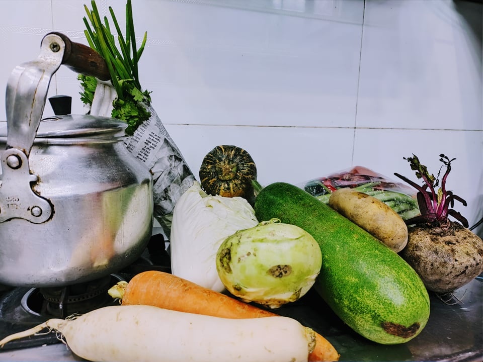 can bep mua gian cach xa hoi anh 1