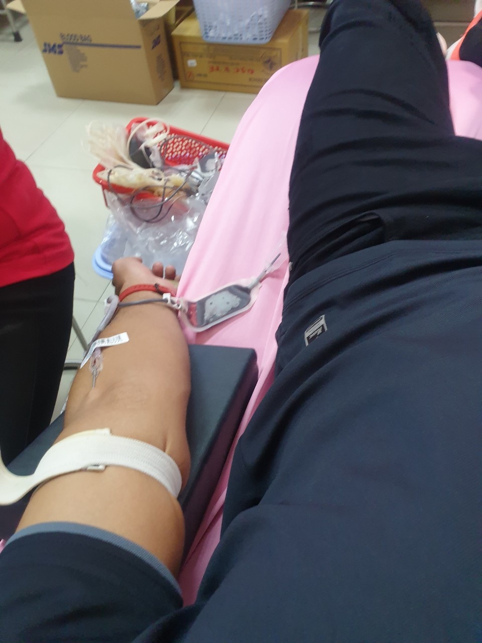 nguoi dan chung cu o TP.HCM di hien mau anh 1