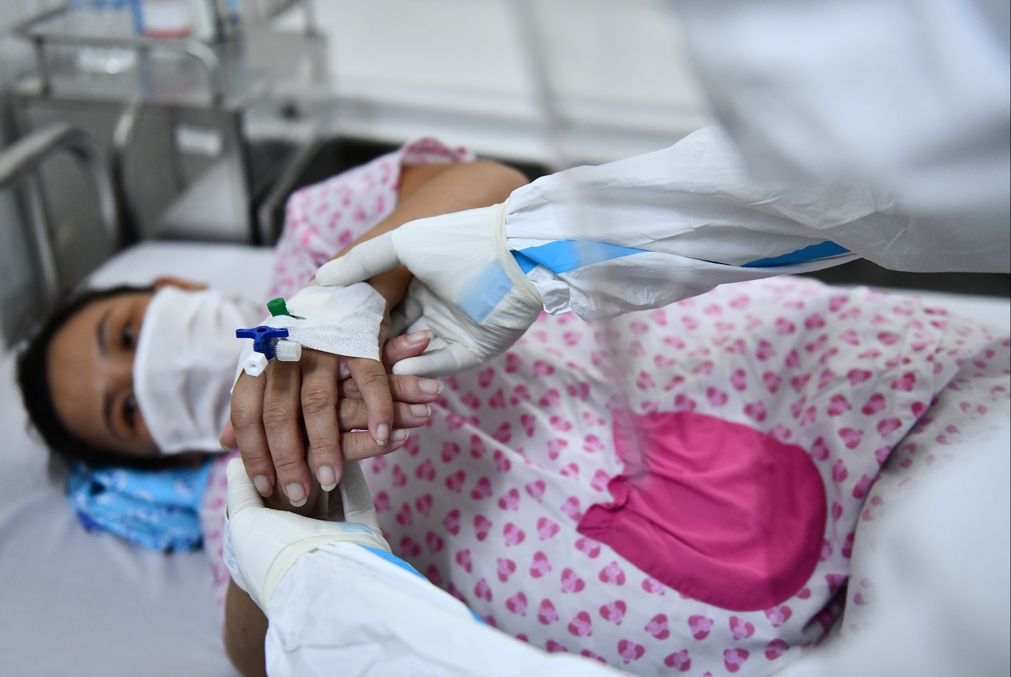 Me bau tim cach xoay xo do dung khi TP.HCM siet gian cach hinh anh