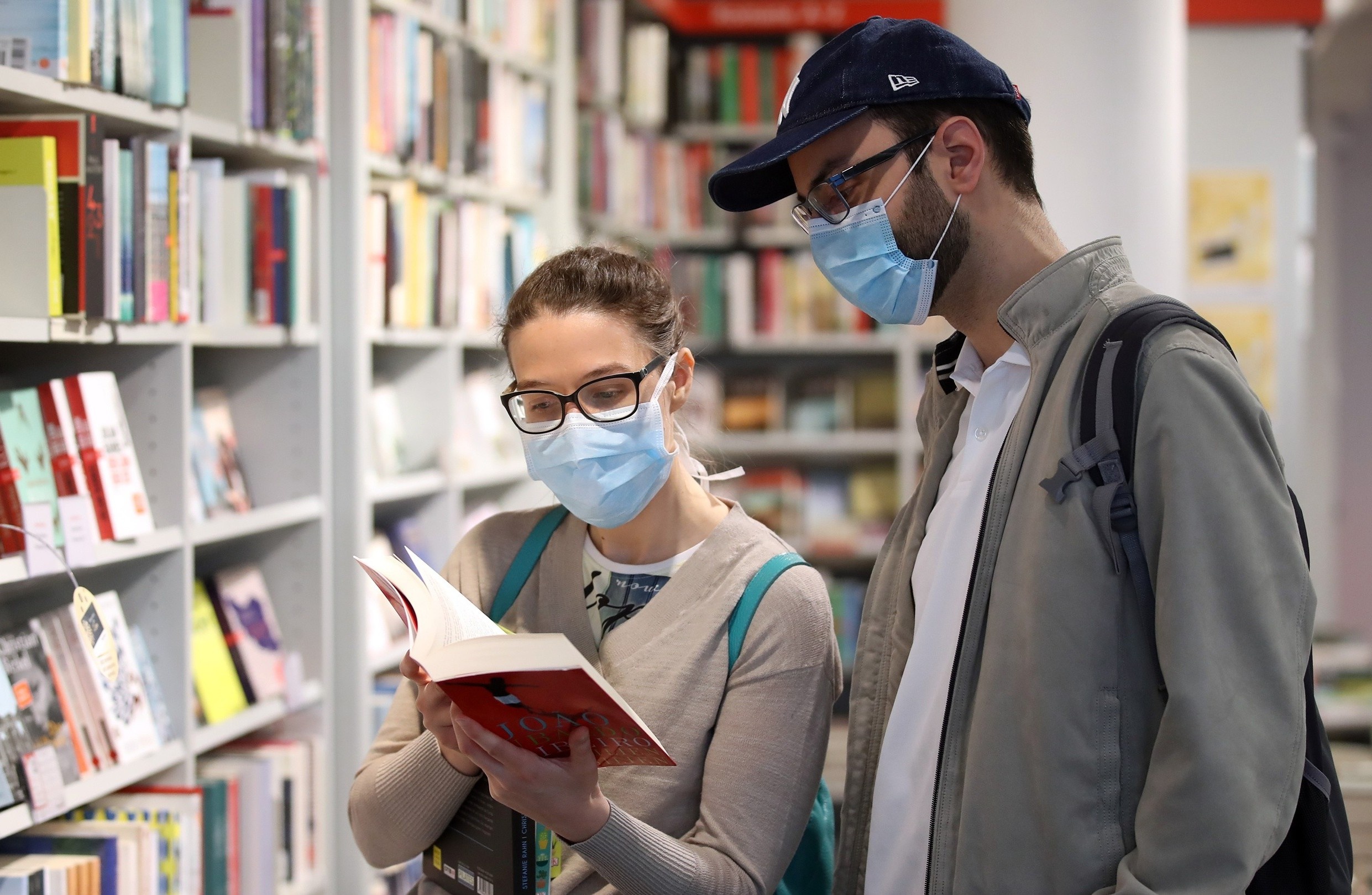 Nhieu nuoc o chau Au hoan, mien giam thue cho cac nha xuat ban hinh anh