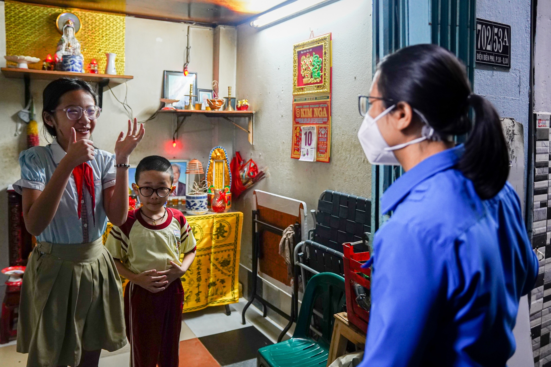 Tang sach giao khoa cho hoc sinh kho khan anh 2