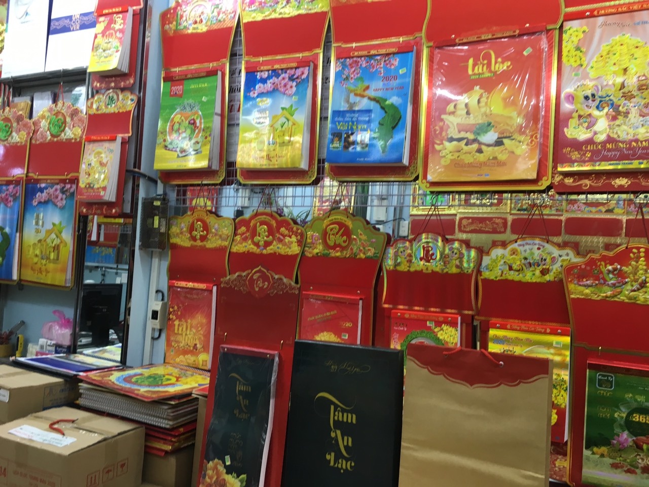 Doanh nghiep san xuat lich tai TP.HCM hoat dong tro lai hinh anh